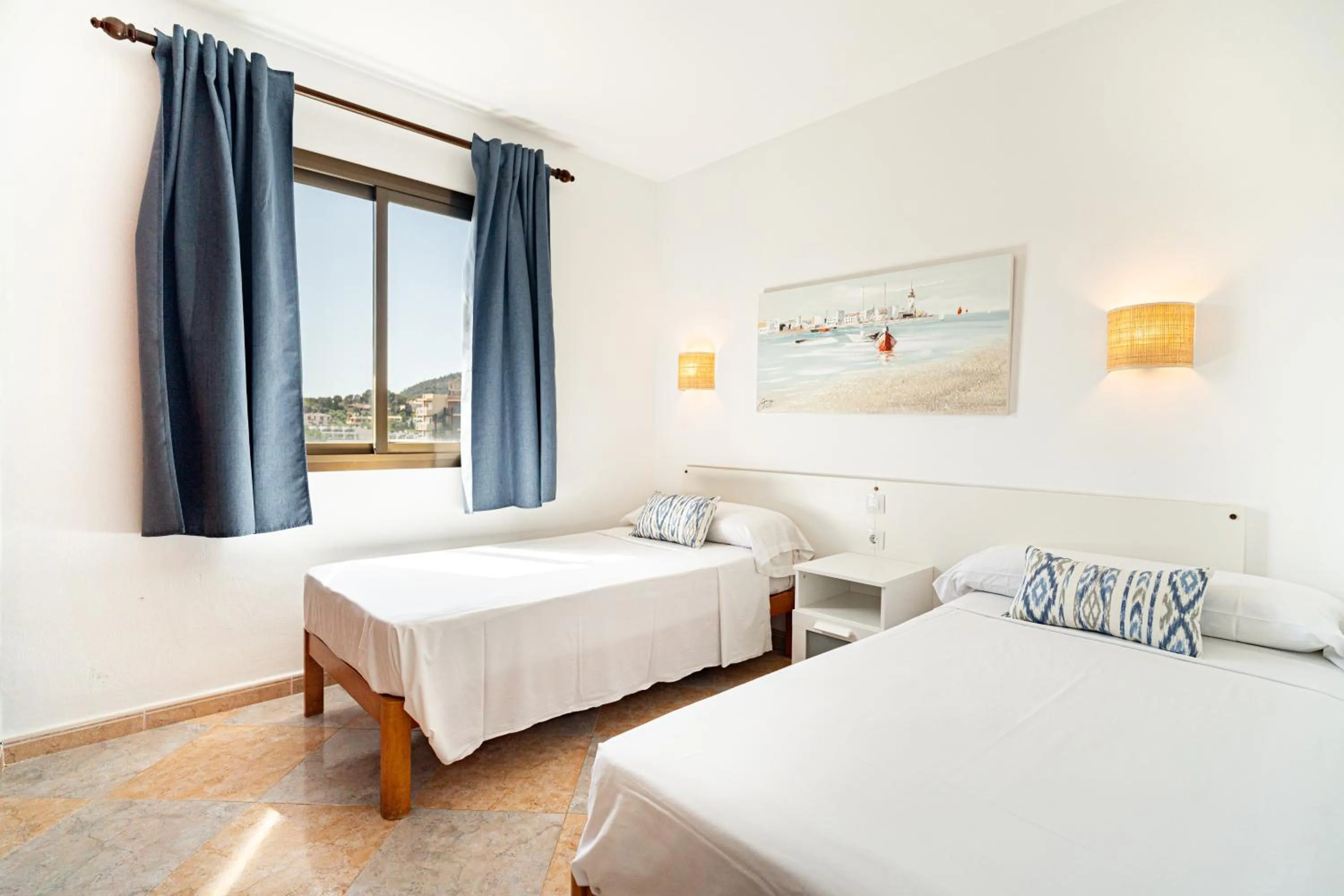 Bedroom, Bed in Las Palomas Apartments Econotels