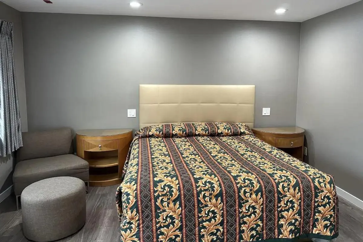 Bed in Stay Inn Motel