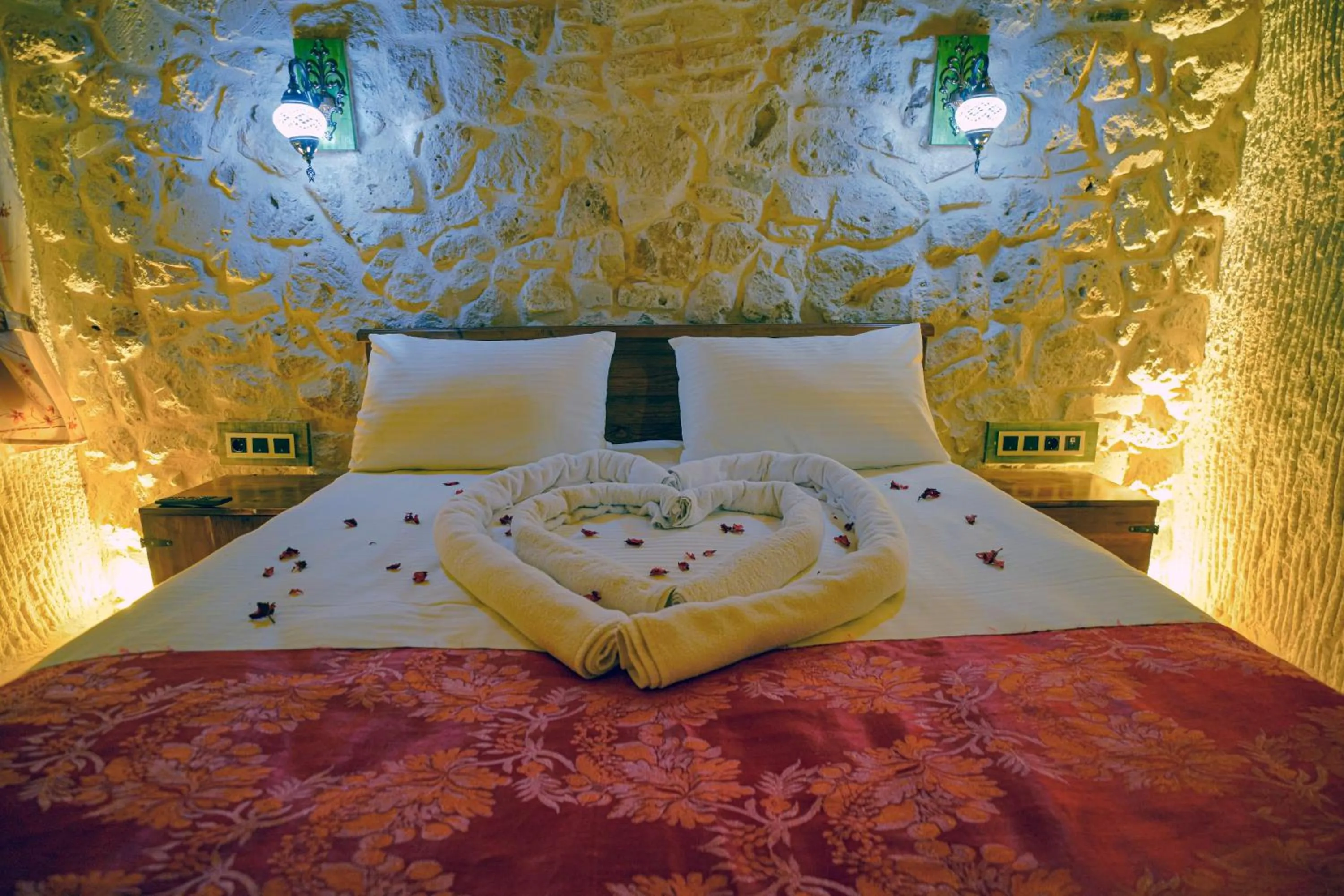 Bed in Babili Cappadocia Cave