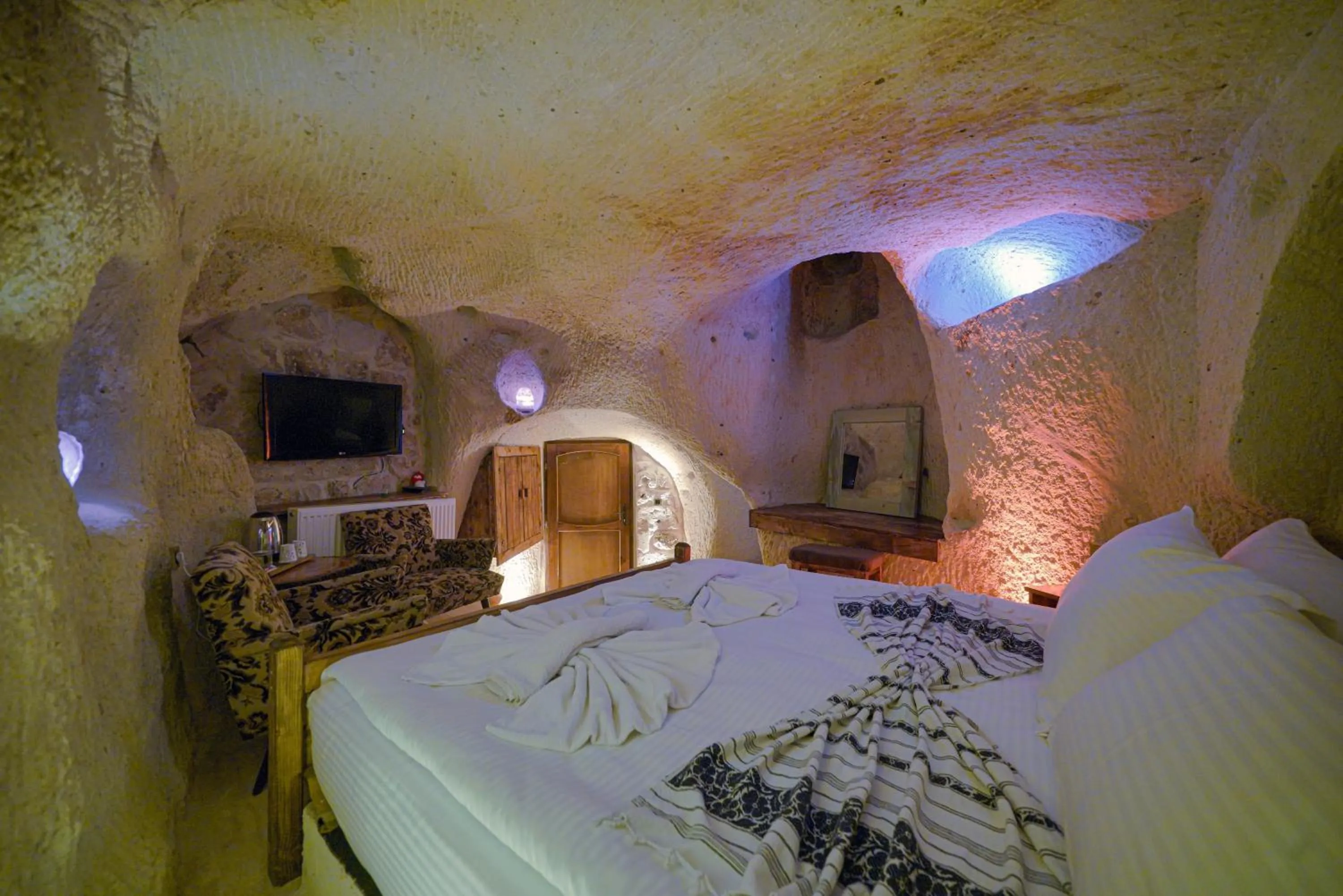 Bed in Babili Cappadocia Cave