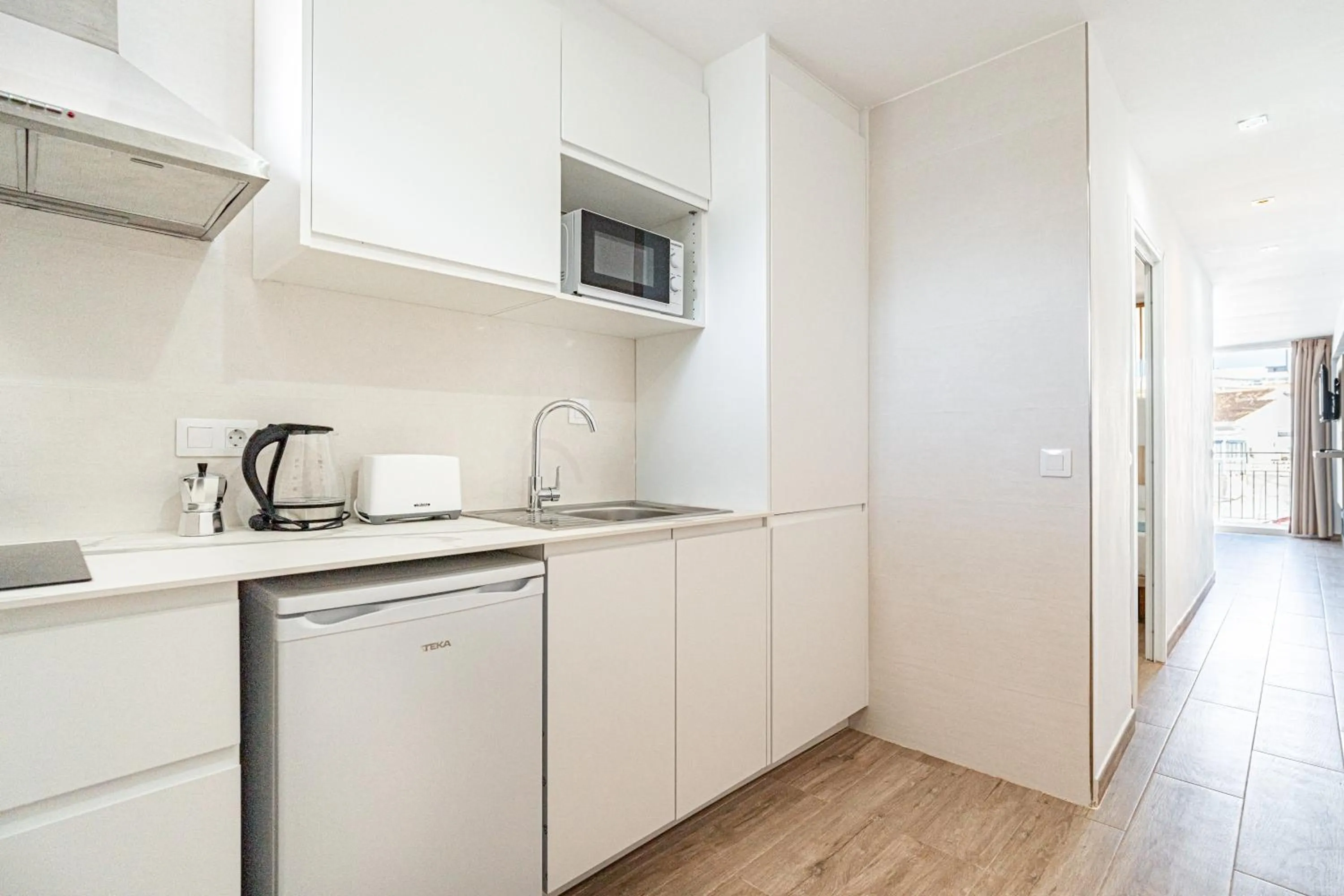 Kitchen or kitchenette in New Kensington Apartments - Econotels