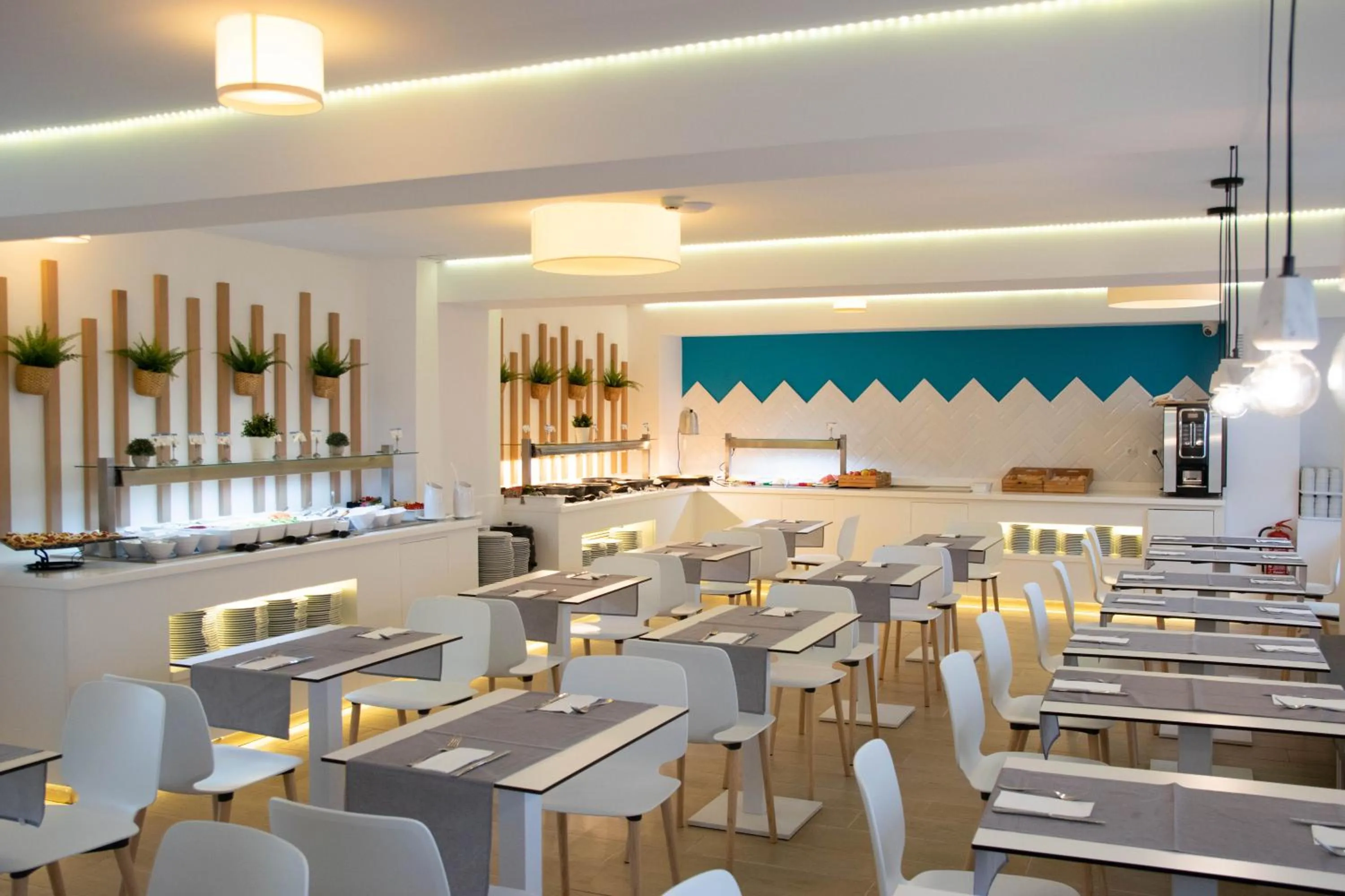 Food and drinks in BLUESEA Arenal Tower Adults Only