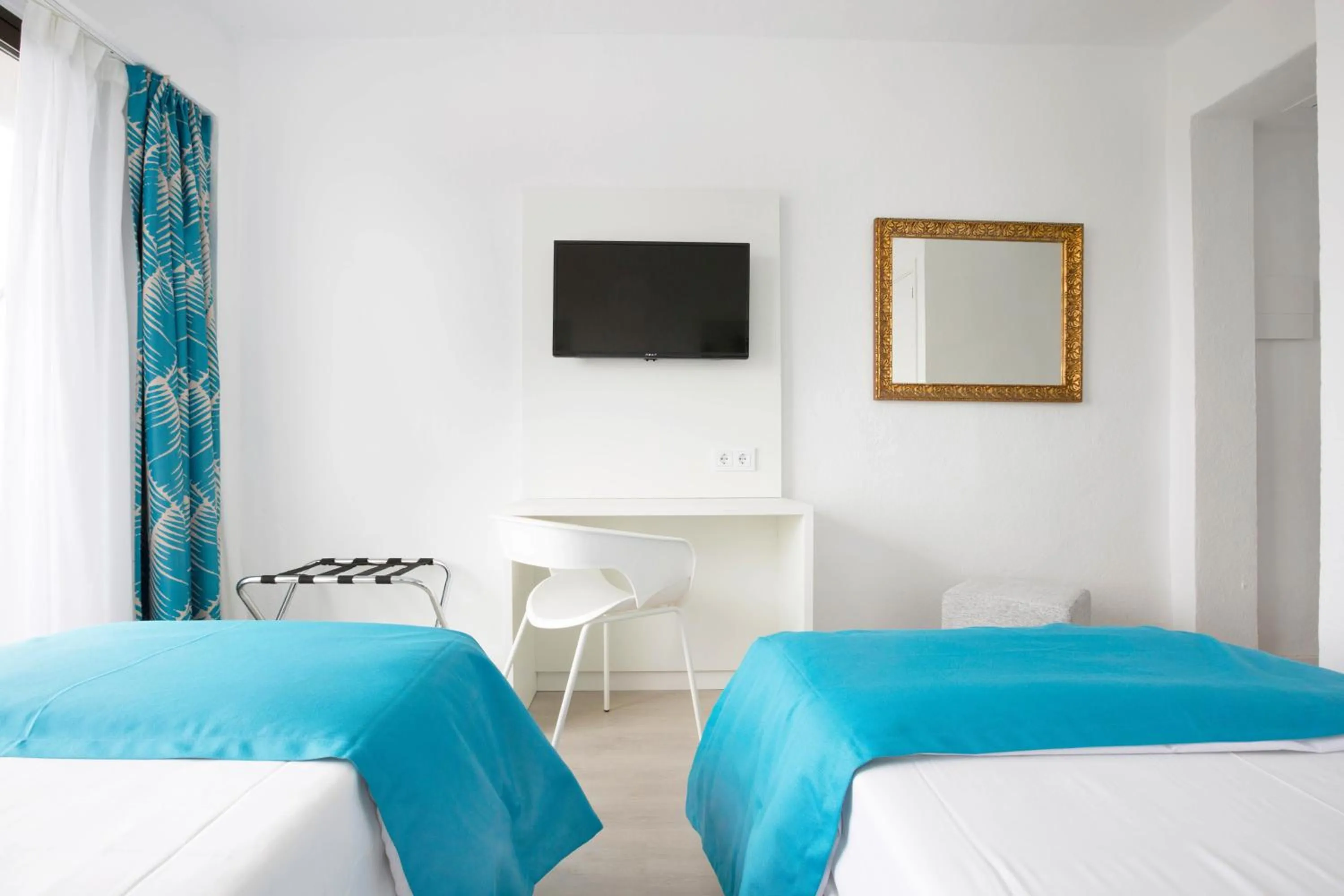 TV and multimedia, Bed in BLUESEA Arenal Tower Adults Only