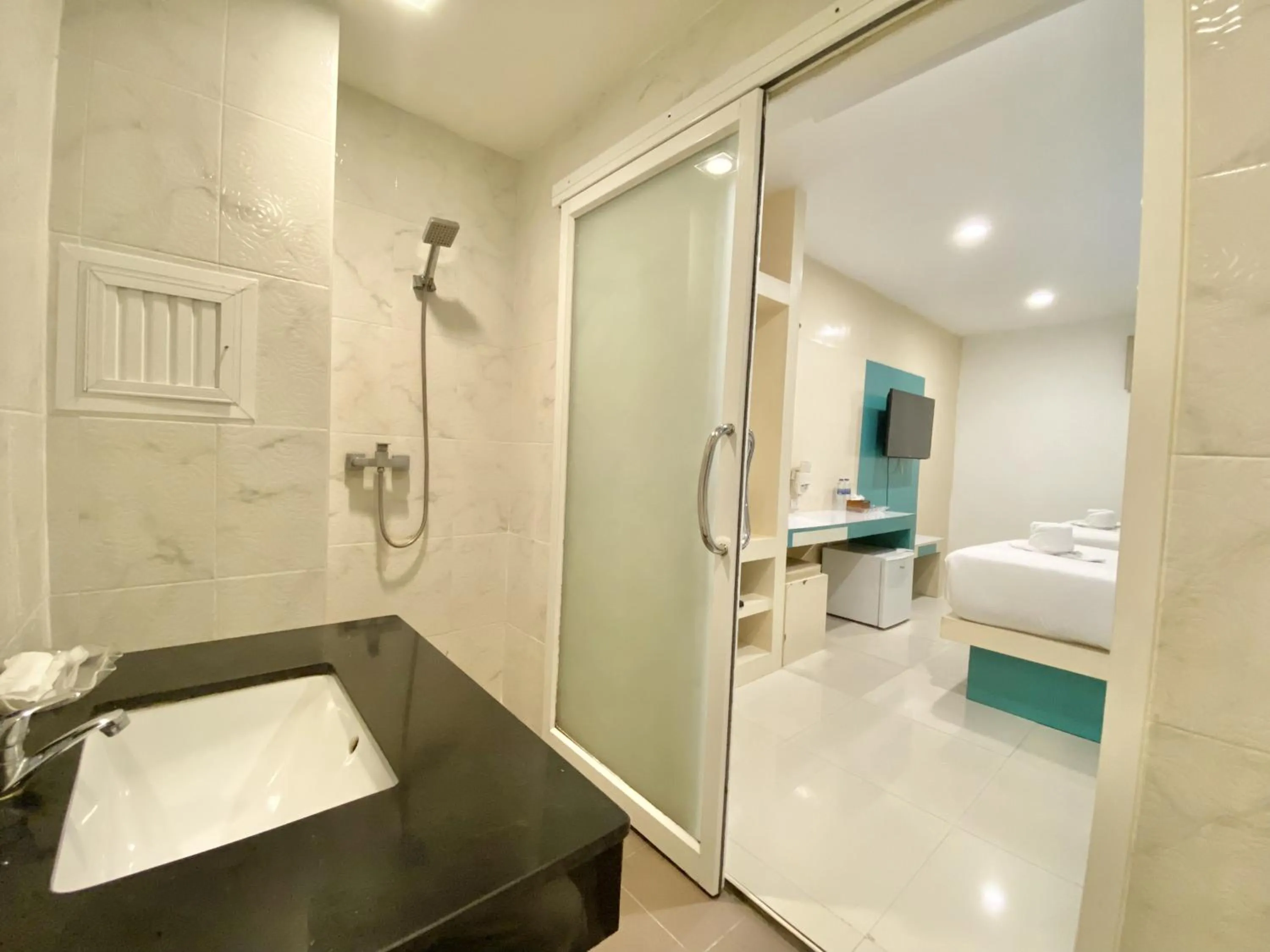 Shower in Patong Platinum