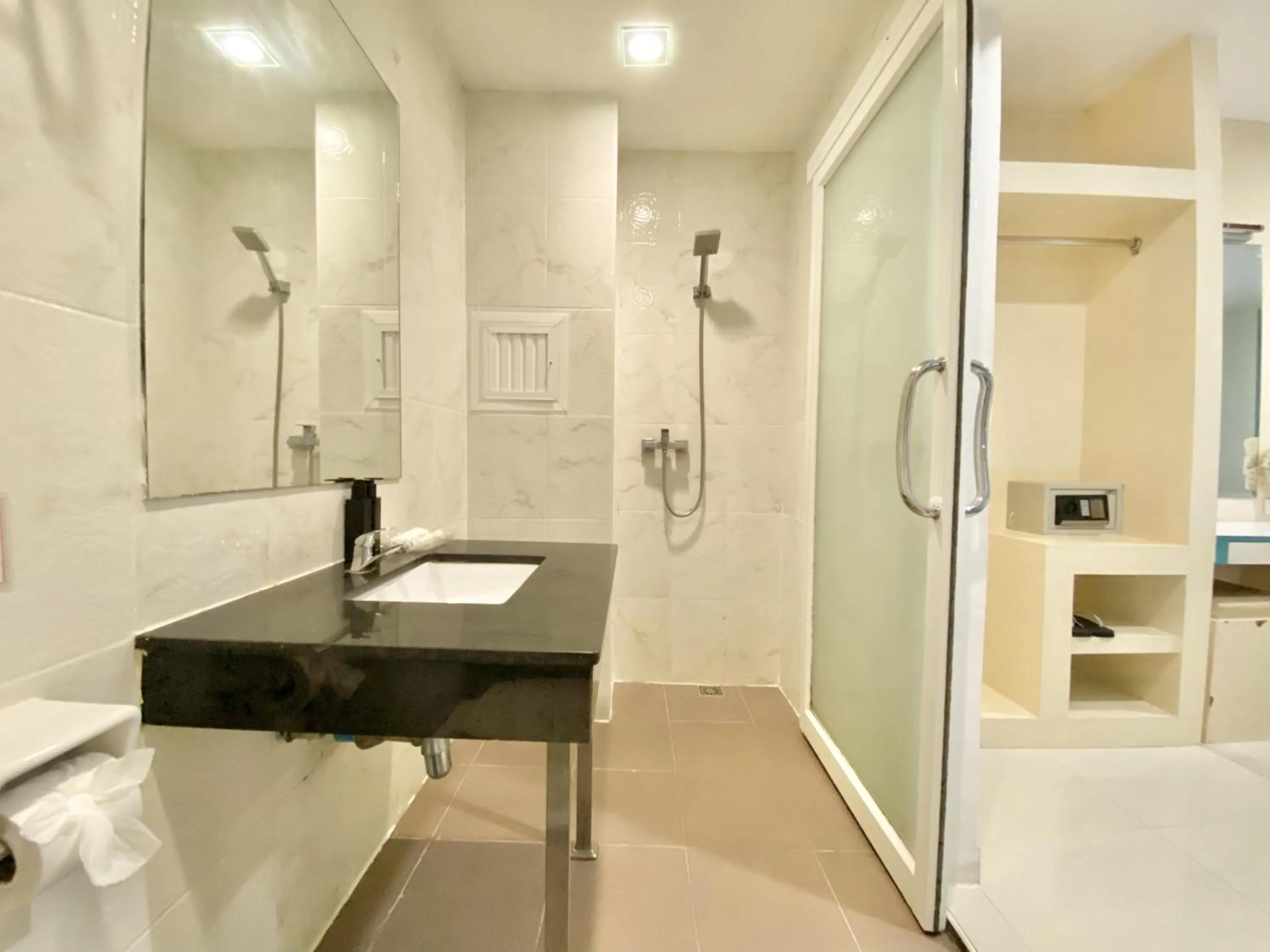 Shower in Patong Platinum