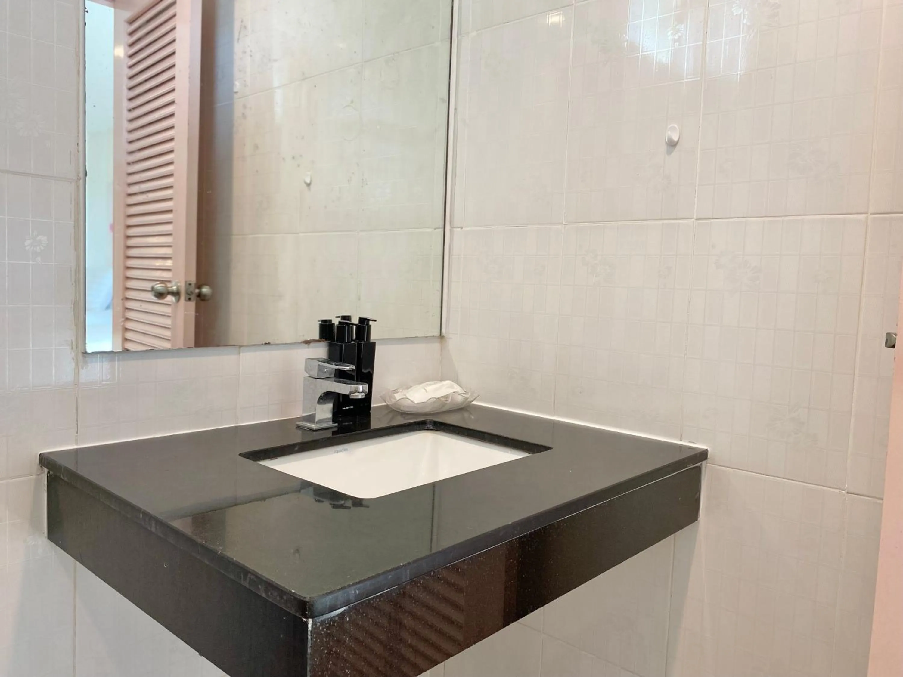 Bathroom in Patong Platinum