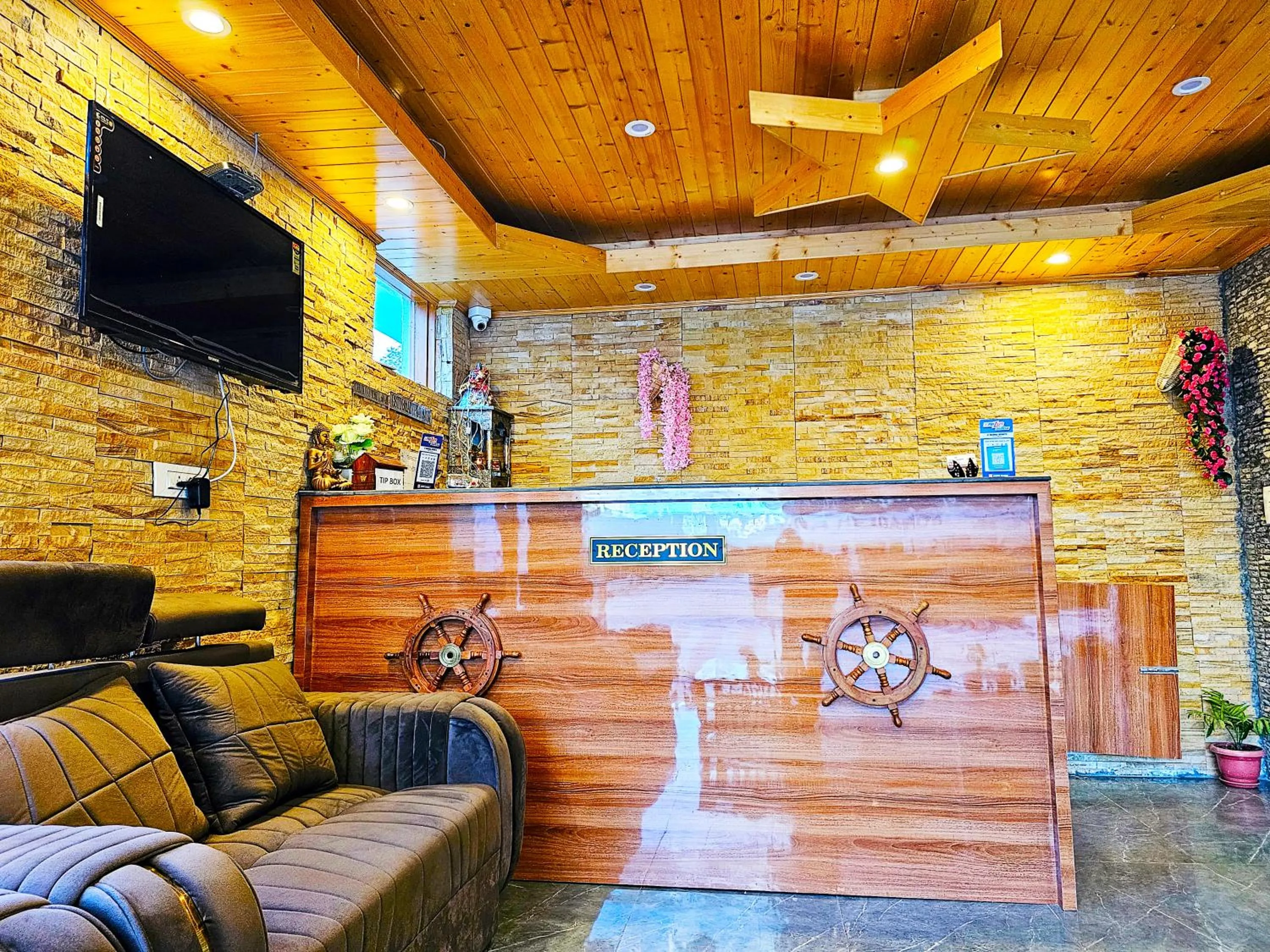 Lobby or reception in Hotel Marina Heights