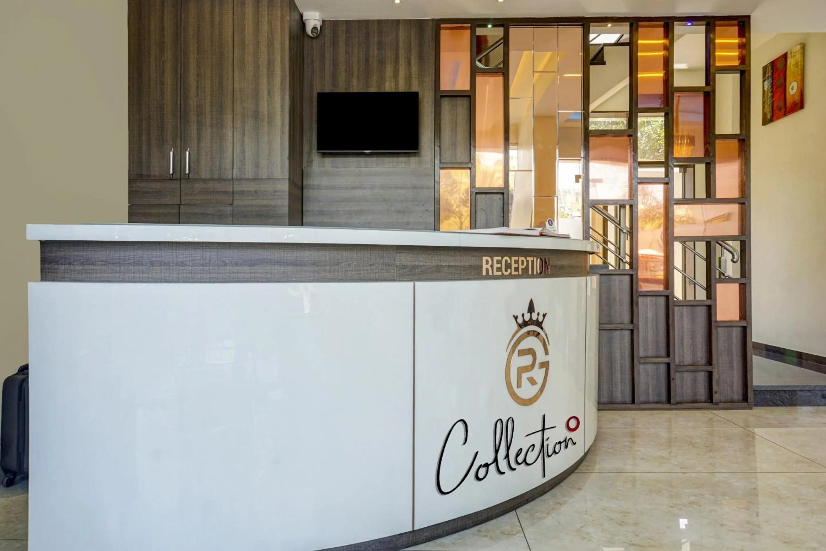 Lobby or reception in Super Townhouse Poona Royal