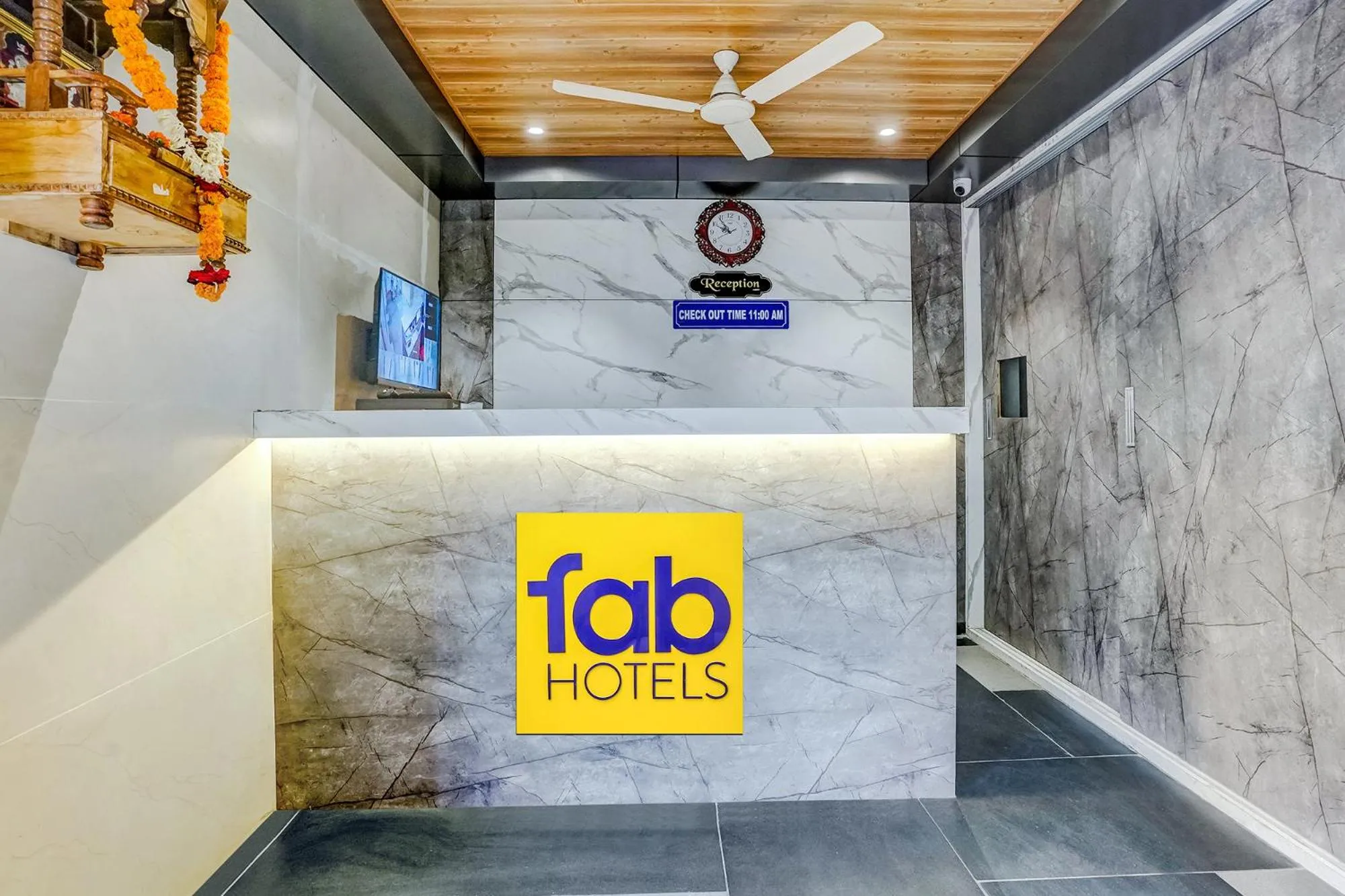 Lobby or reception in FabHotel Pancharatna Regency - Nr Medicover Hospital