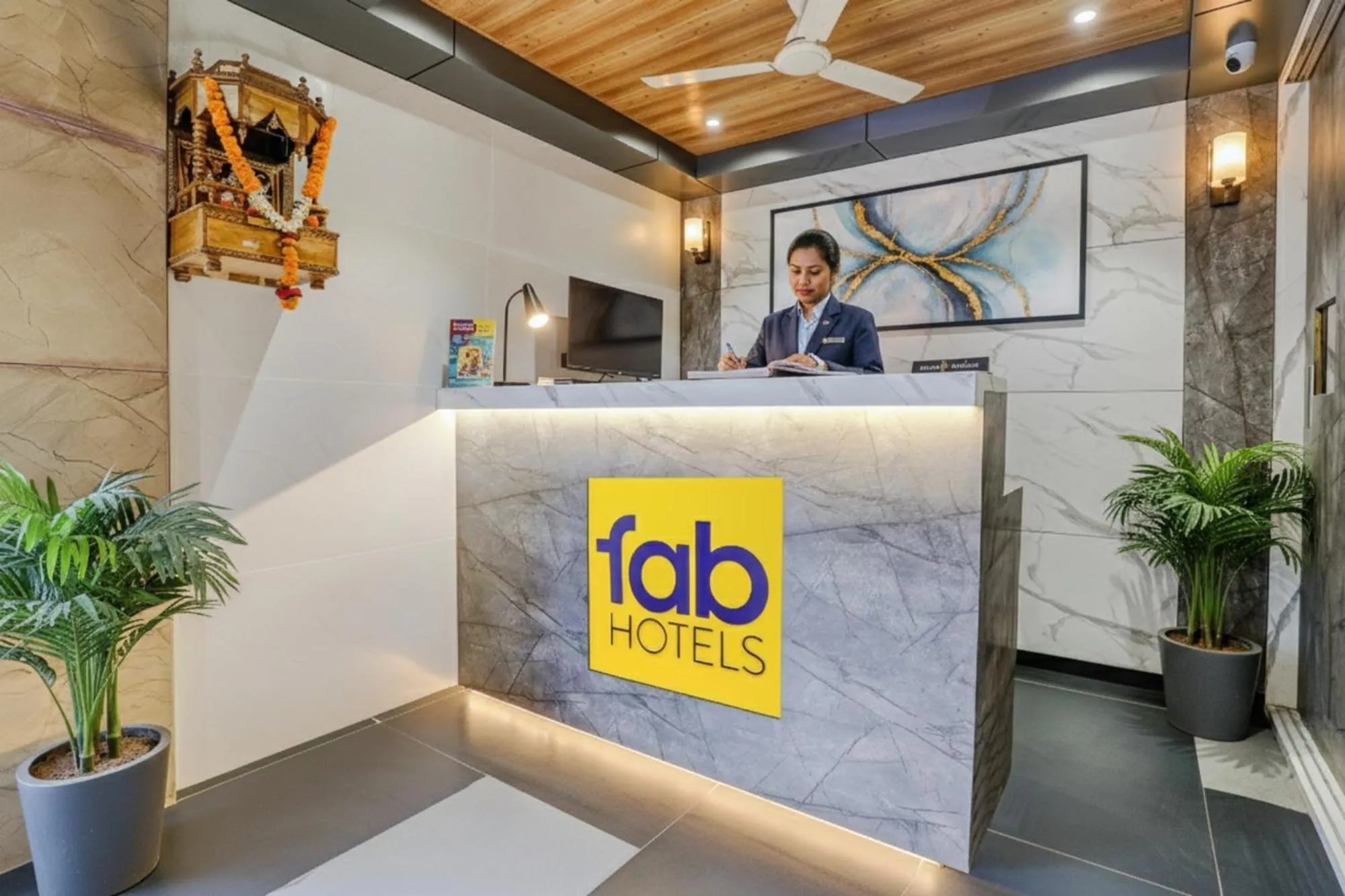 Lobby or reception in FabHotel Pancharatna Regency - Nr Medicover Hospital