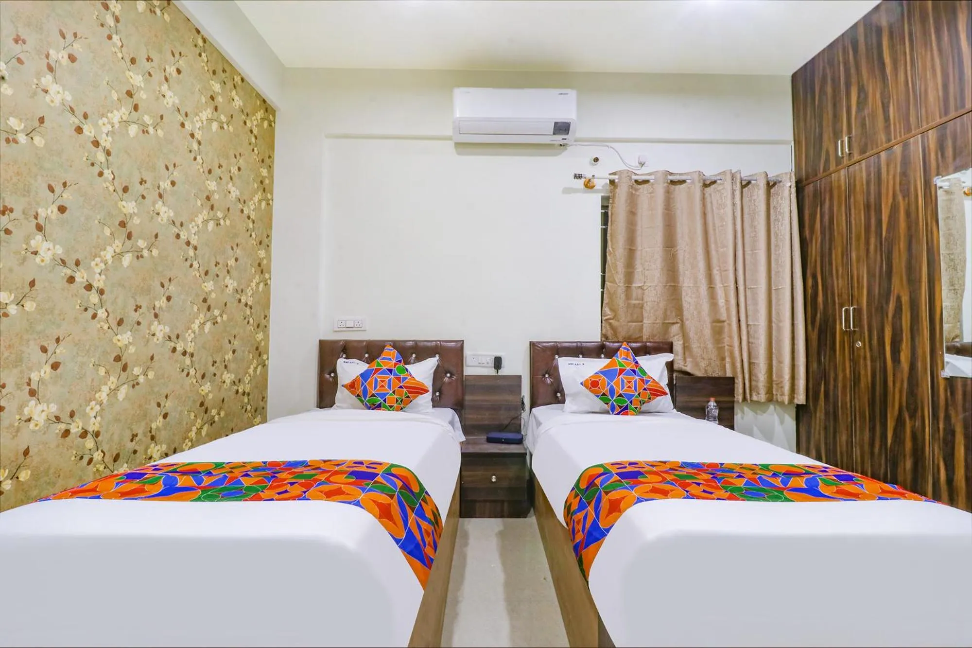Bed in FabHotel E City Inn - 3km from Infosys Campus