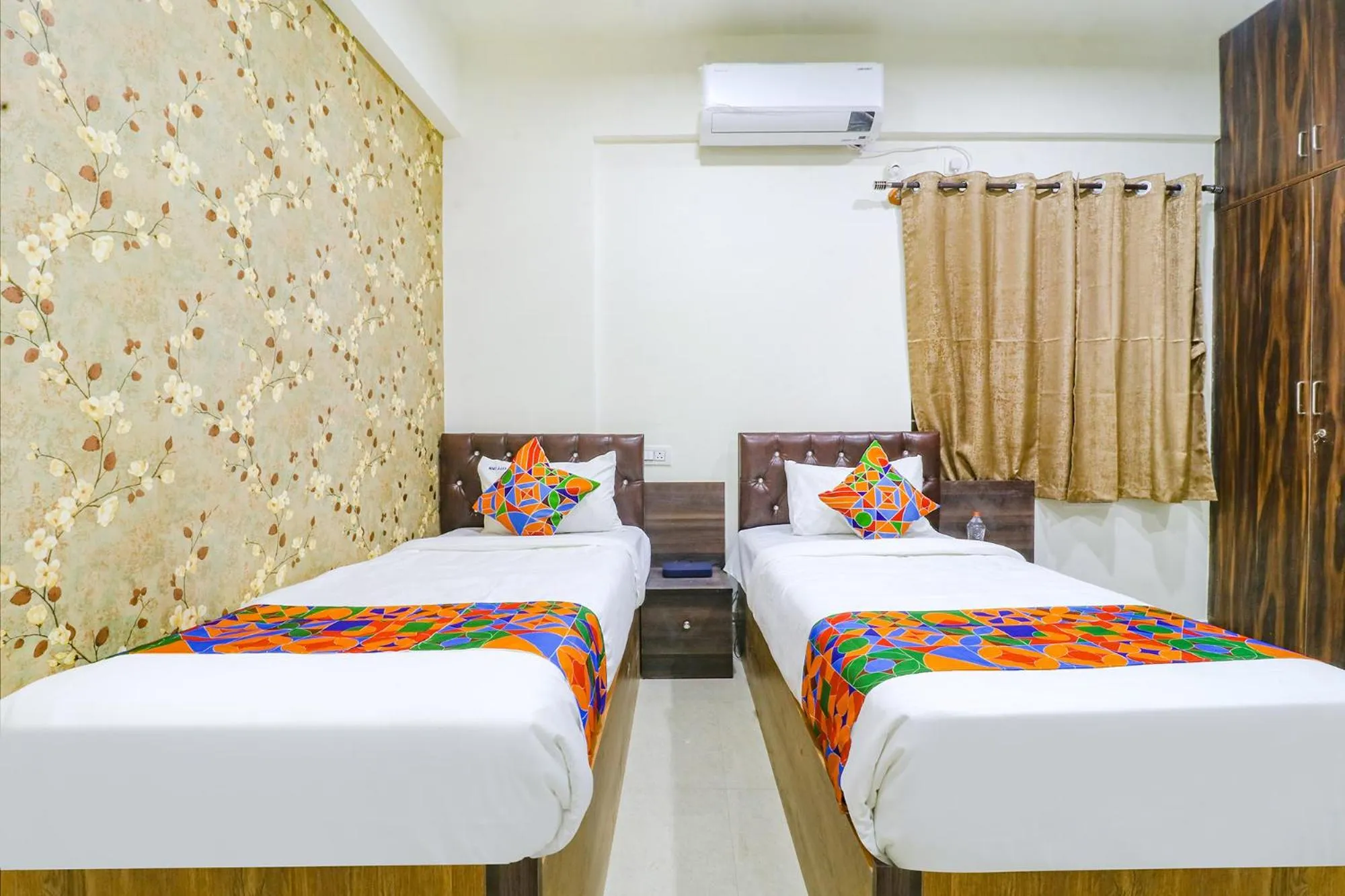 Bed in FabHotel E City Inn - 3km from Infosys Campus