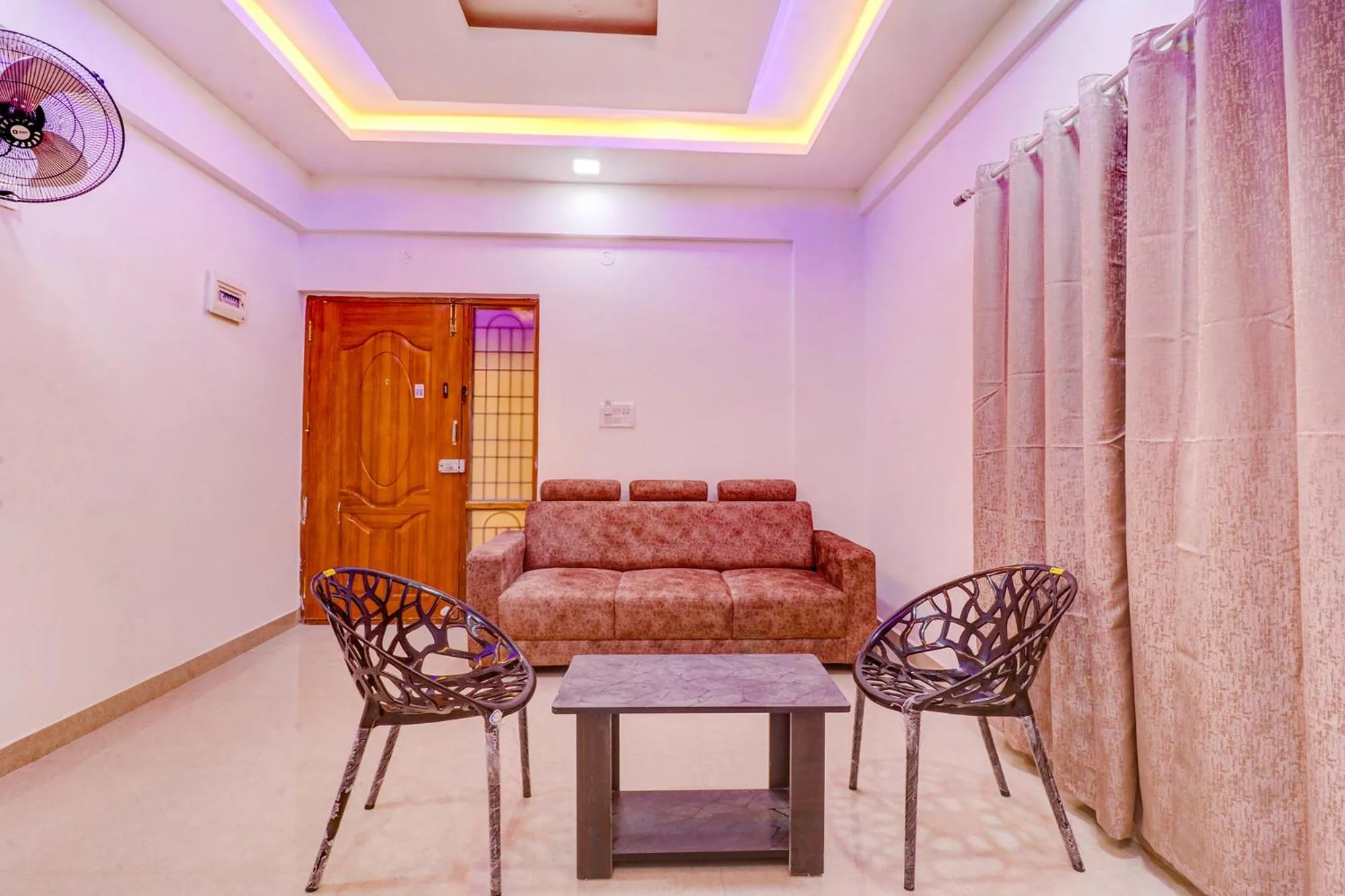 Seating area in FabHotel E City Inn - 3km from Infosys Campus