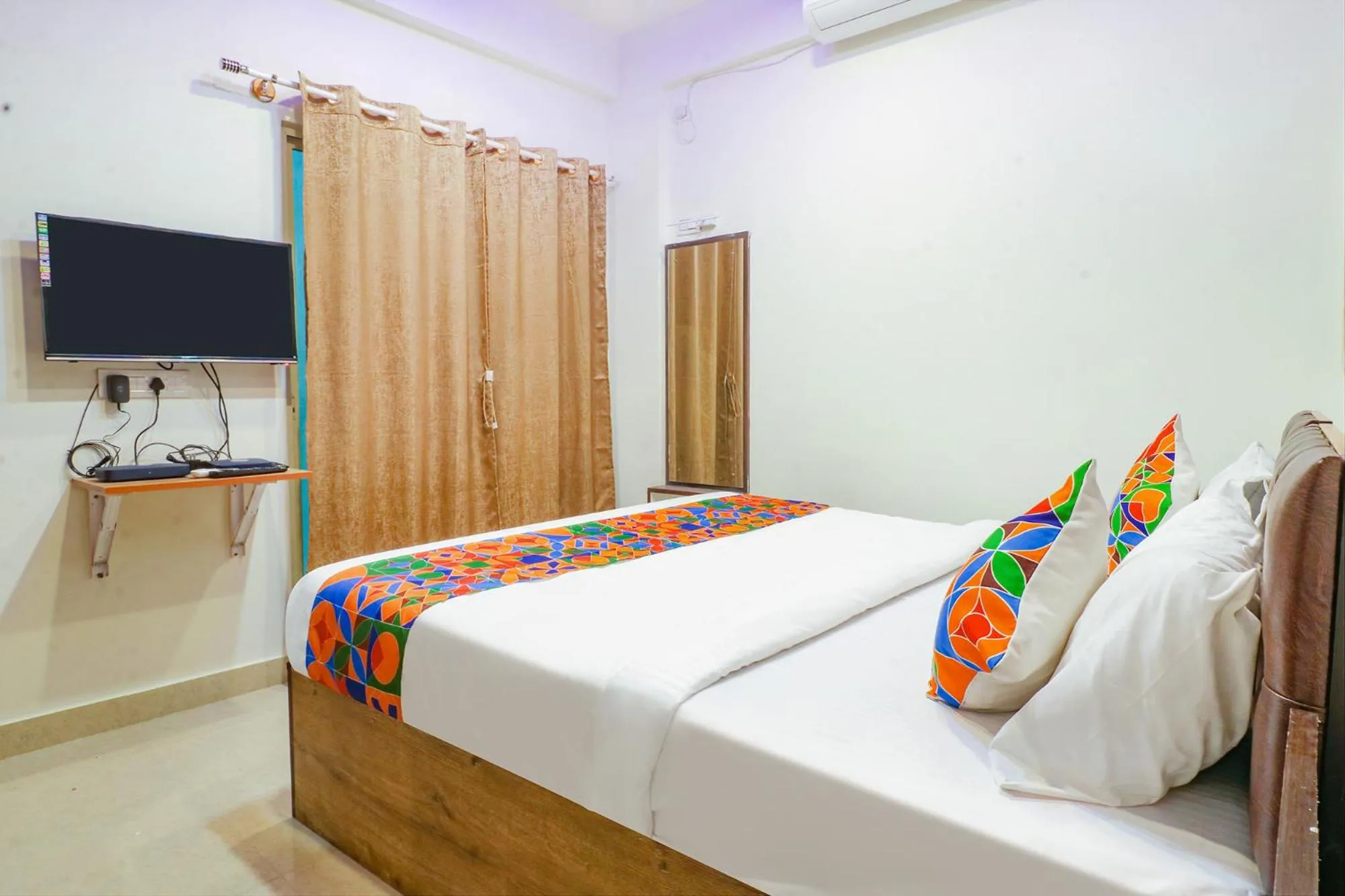 Bed in FabHotel E City Inn - 3km from Infosys Campus