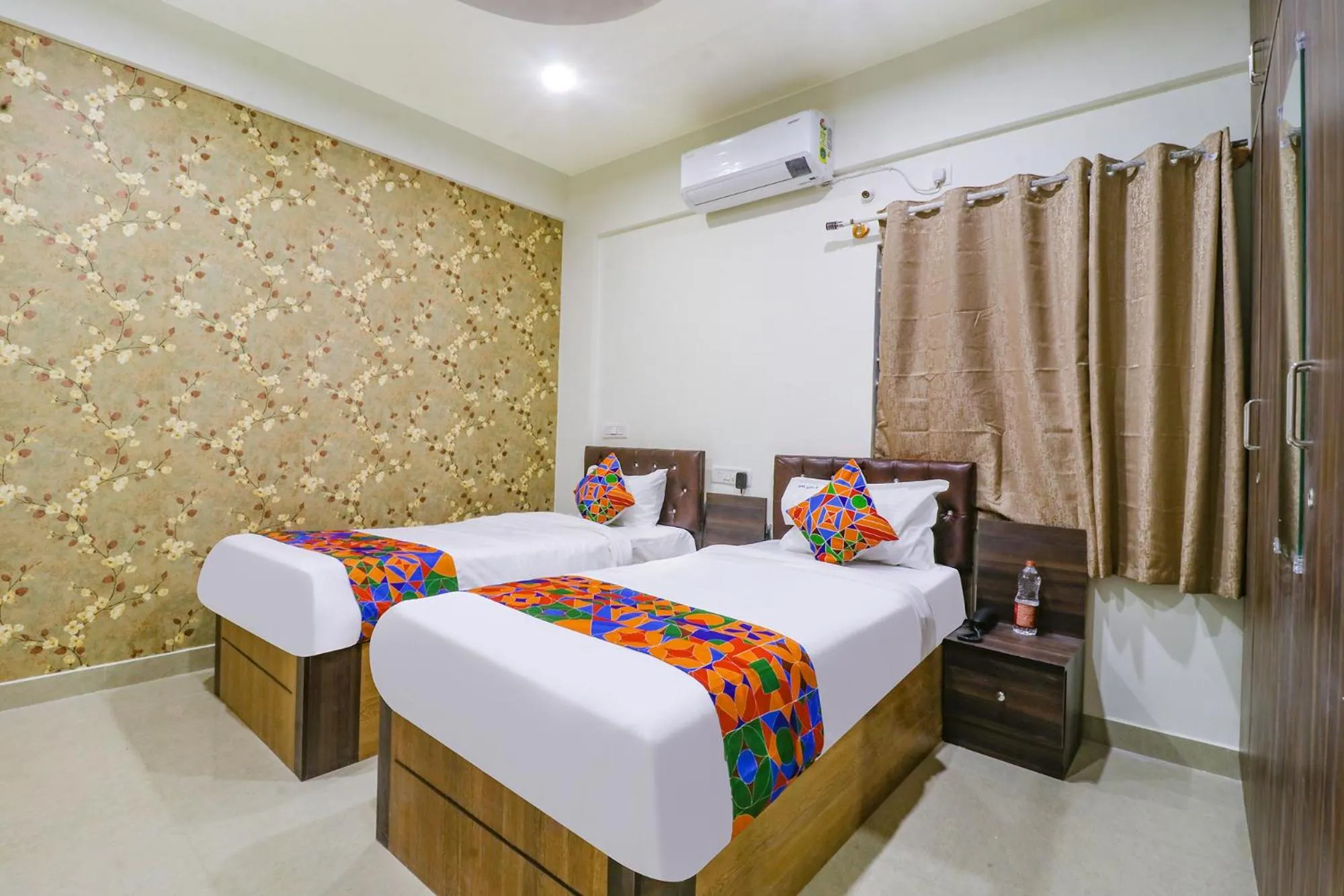 Bed in FabHotel E City Inn - 3km from Infosys Campus