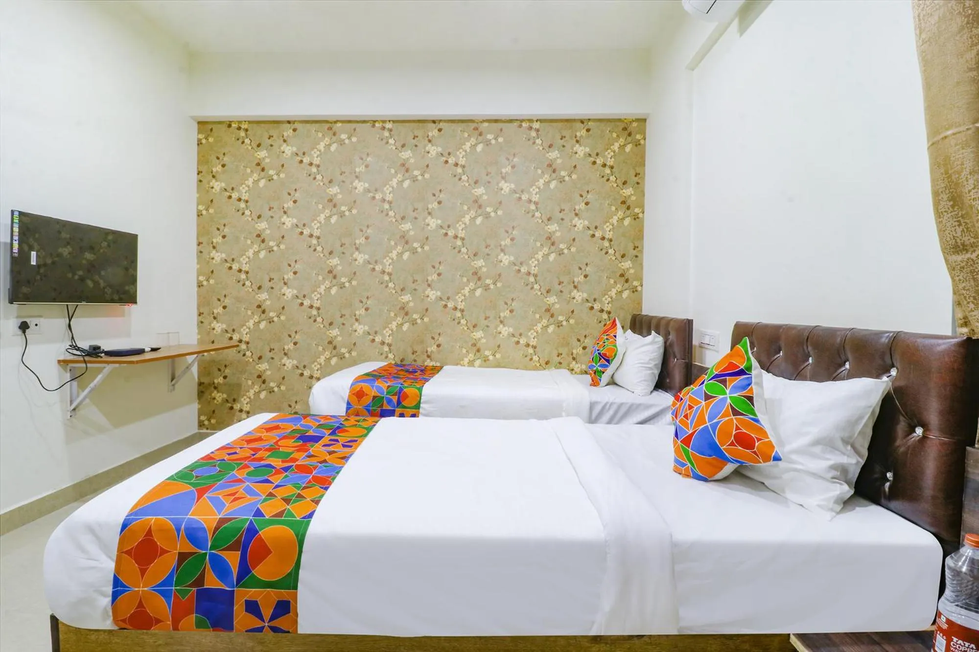 Bed in FabHotel E City Inn - 3km from Infosys Campus