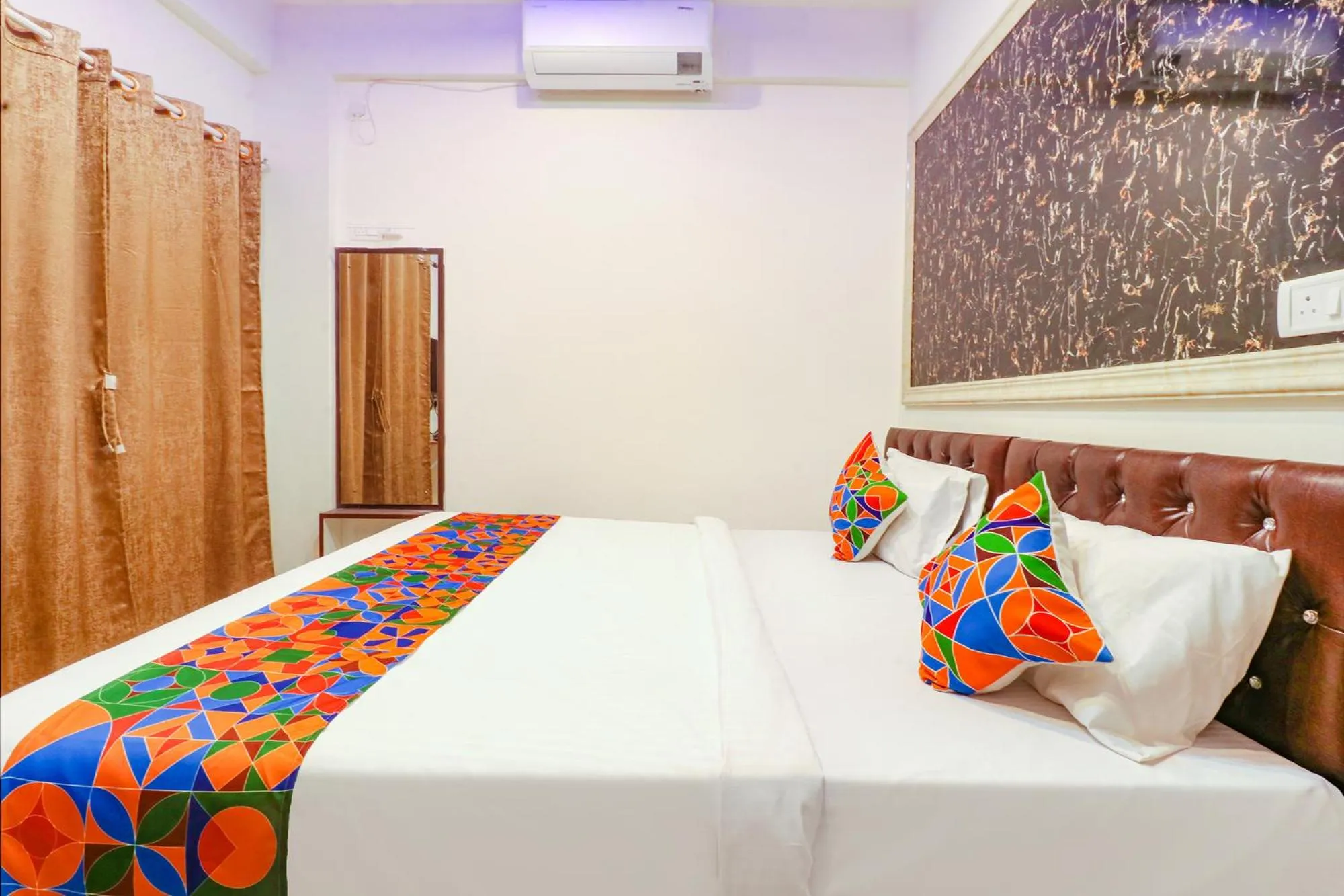 Bed in FabHotel E City Inn - 3km from Infosys Campus