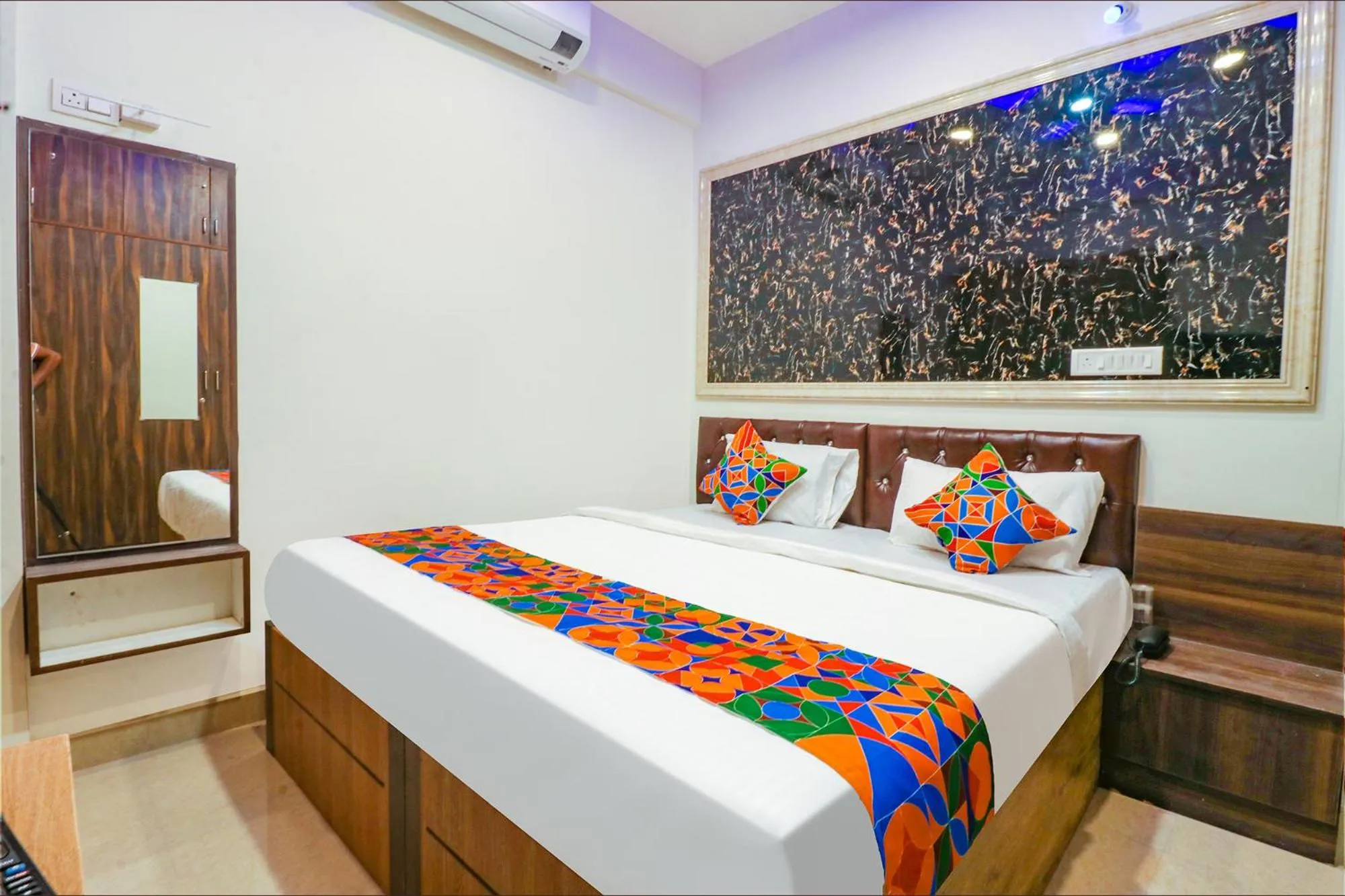 Bed in FabHotel E City Inn - 3km from Infosys Campus