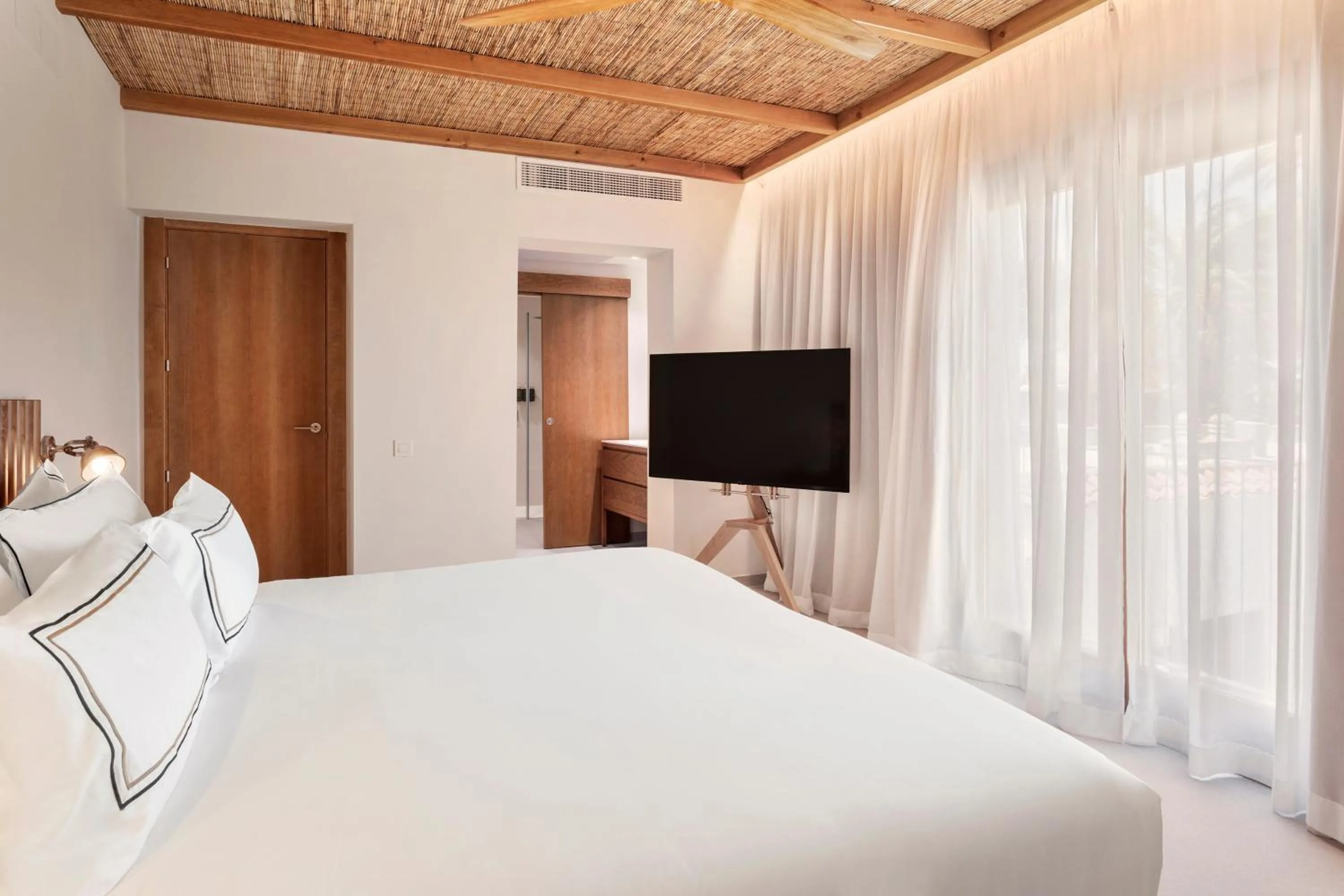 Bed in Meliá Zahara Resort & Villas