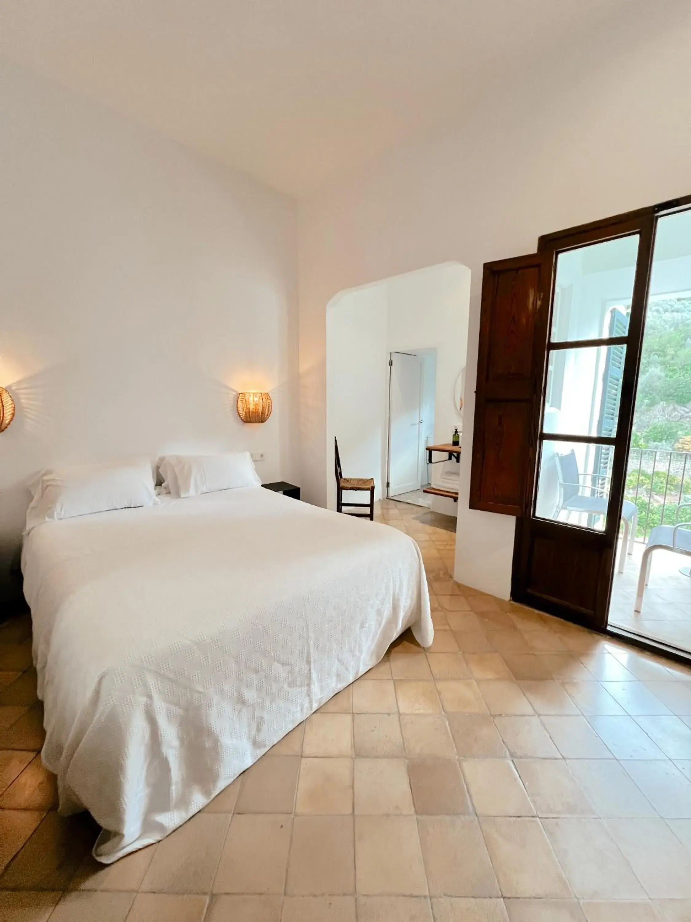 Deluxe Double Room with Balcony in Fornalutx Petit Hotel - Bed & Breakfast Deluxe Double Room with Balcony in Fornalutx Petit Hotel - Bed & Breakfast