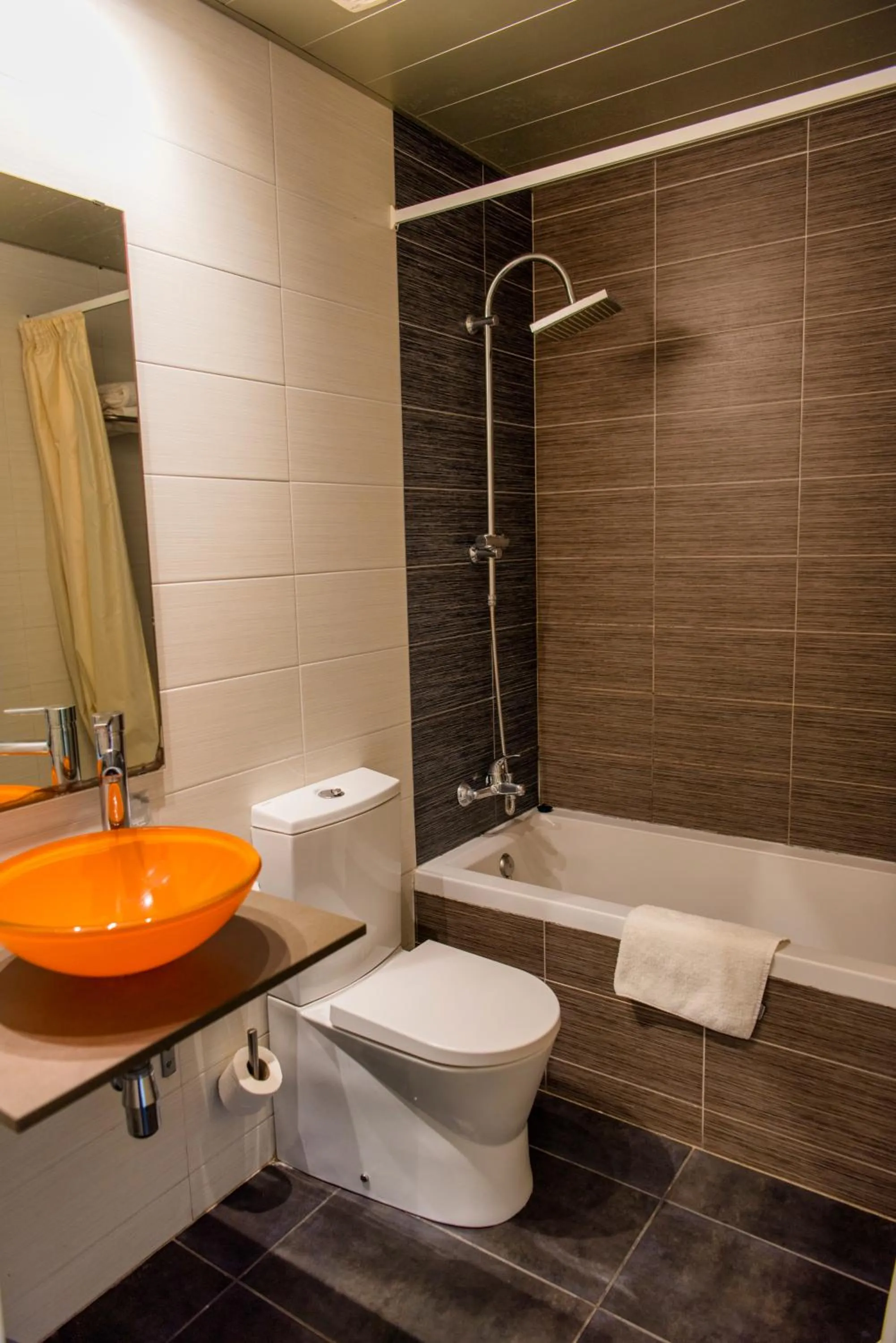 Shower in Hotel Acacias Suites & Spa