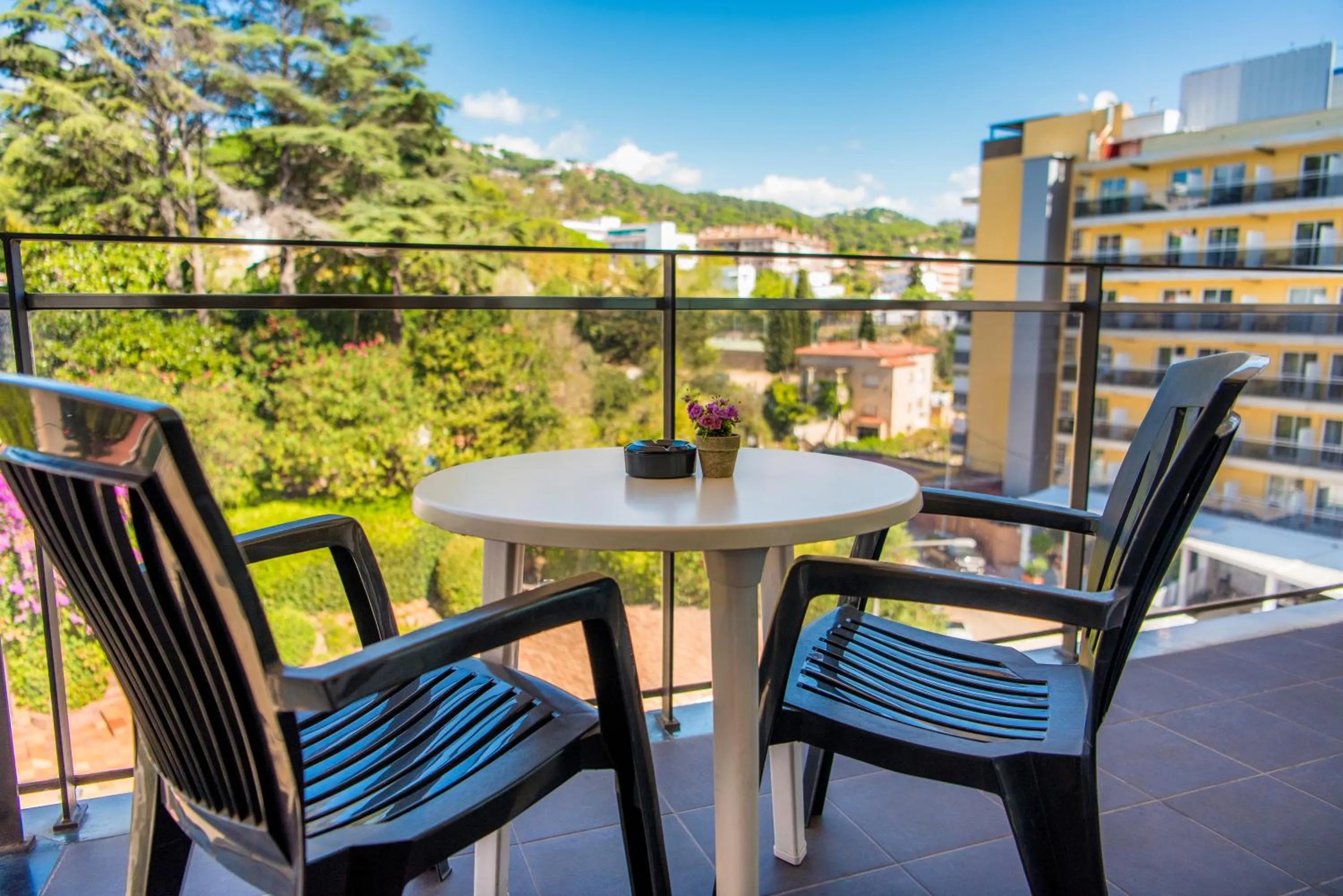 Day in Hotel Acacias Suites & Spa