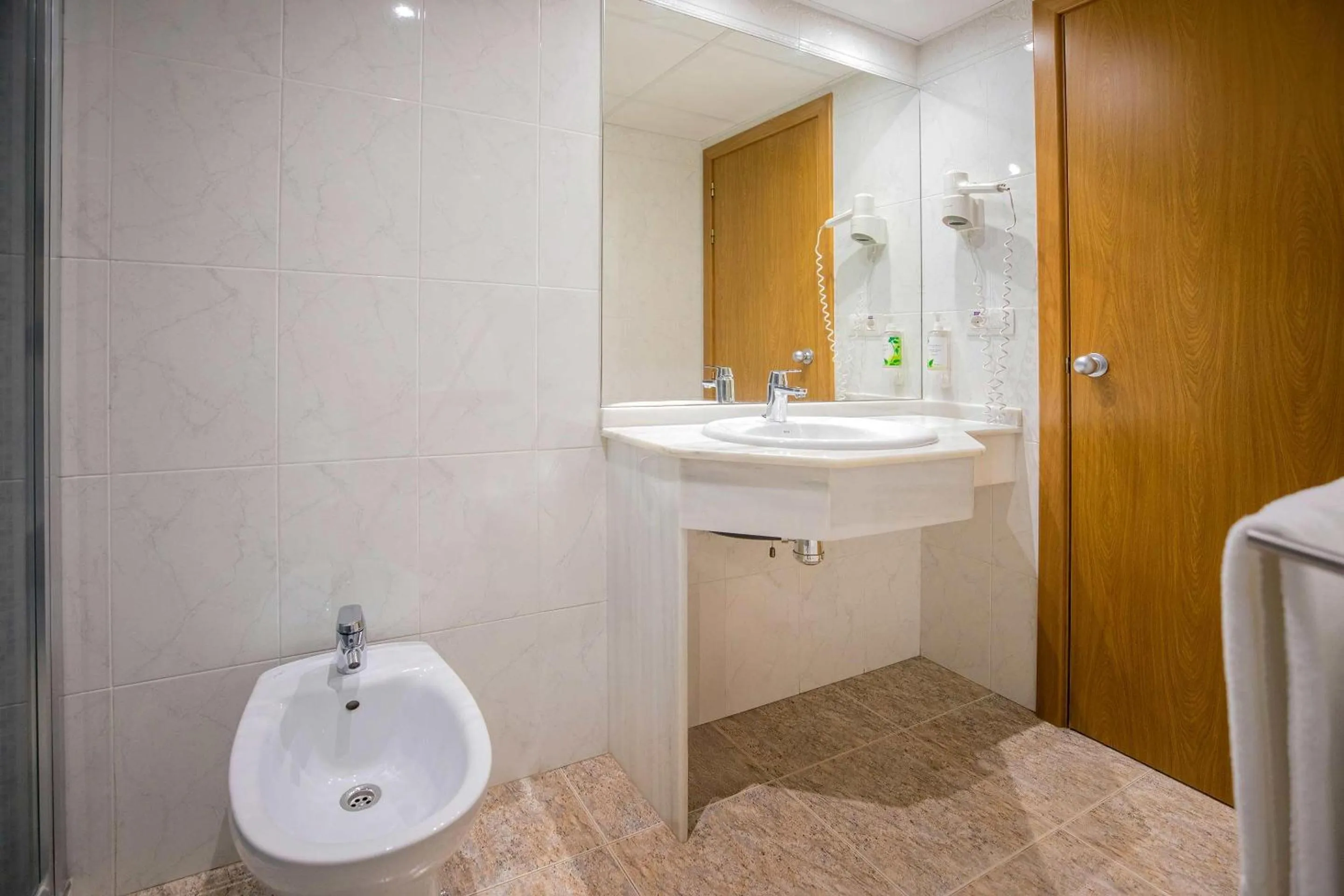 Bathroom in Hotel Servigroup Romana