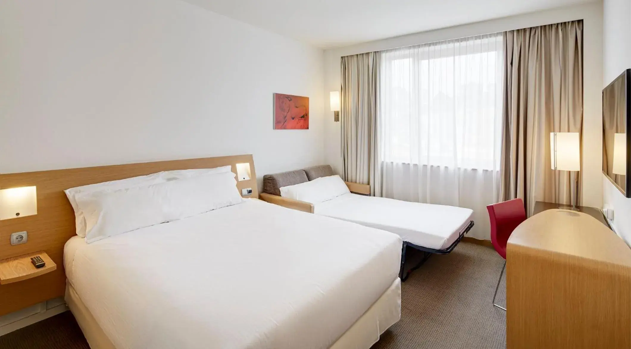 Standard Twin Room with Sofa in Sercotel Valladolid Standard Twin Room with Sofa in Sercotel Valladolid