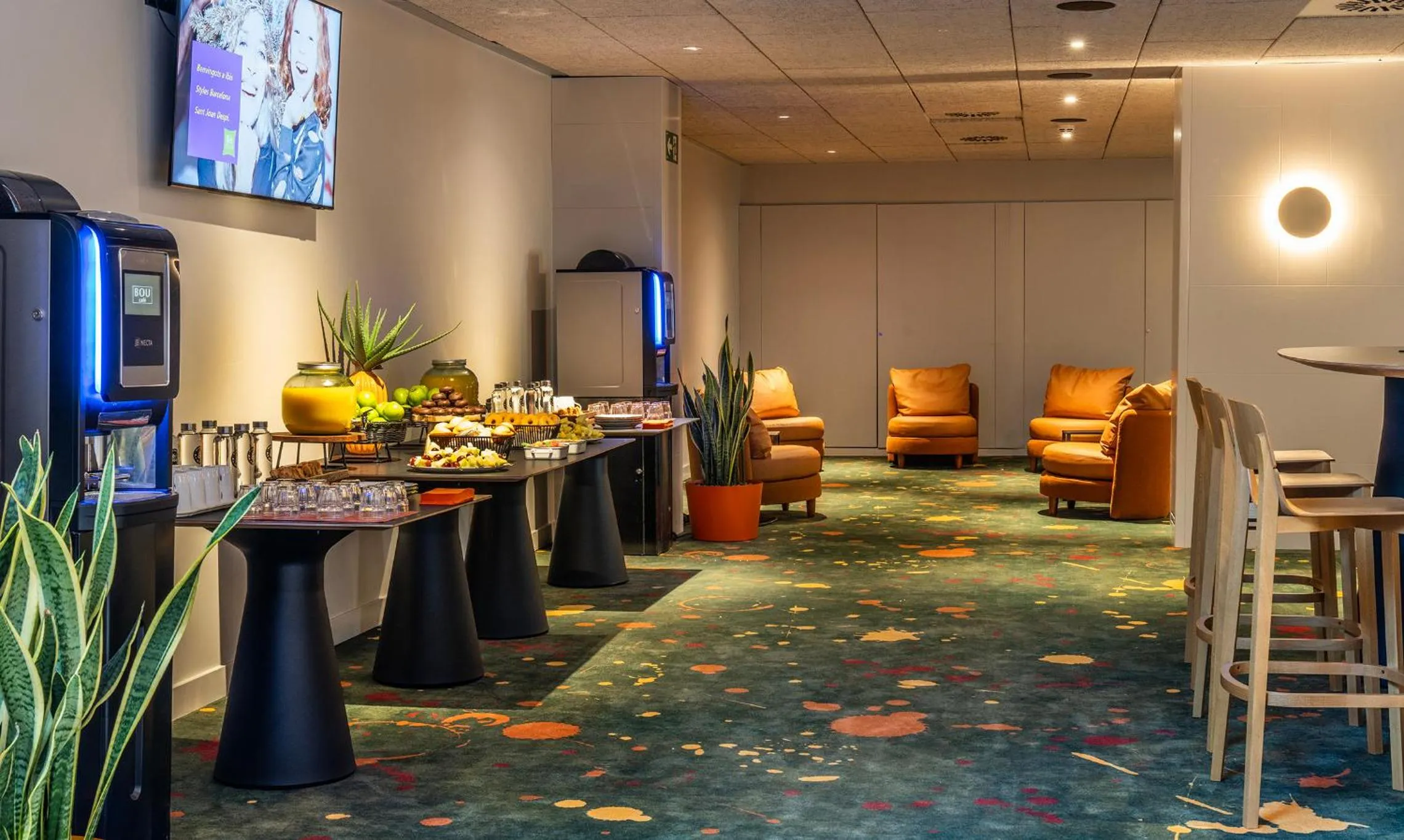 Seating area in ibis Styles Barcelona Sant Joan Despi