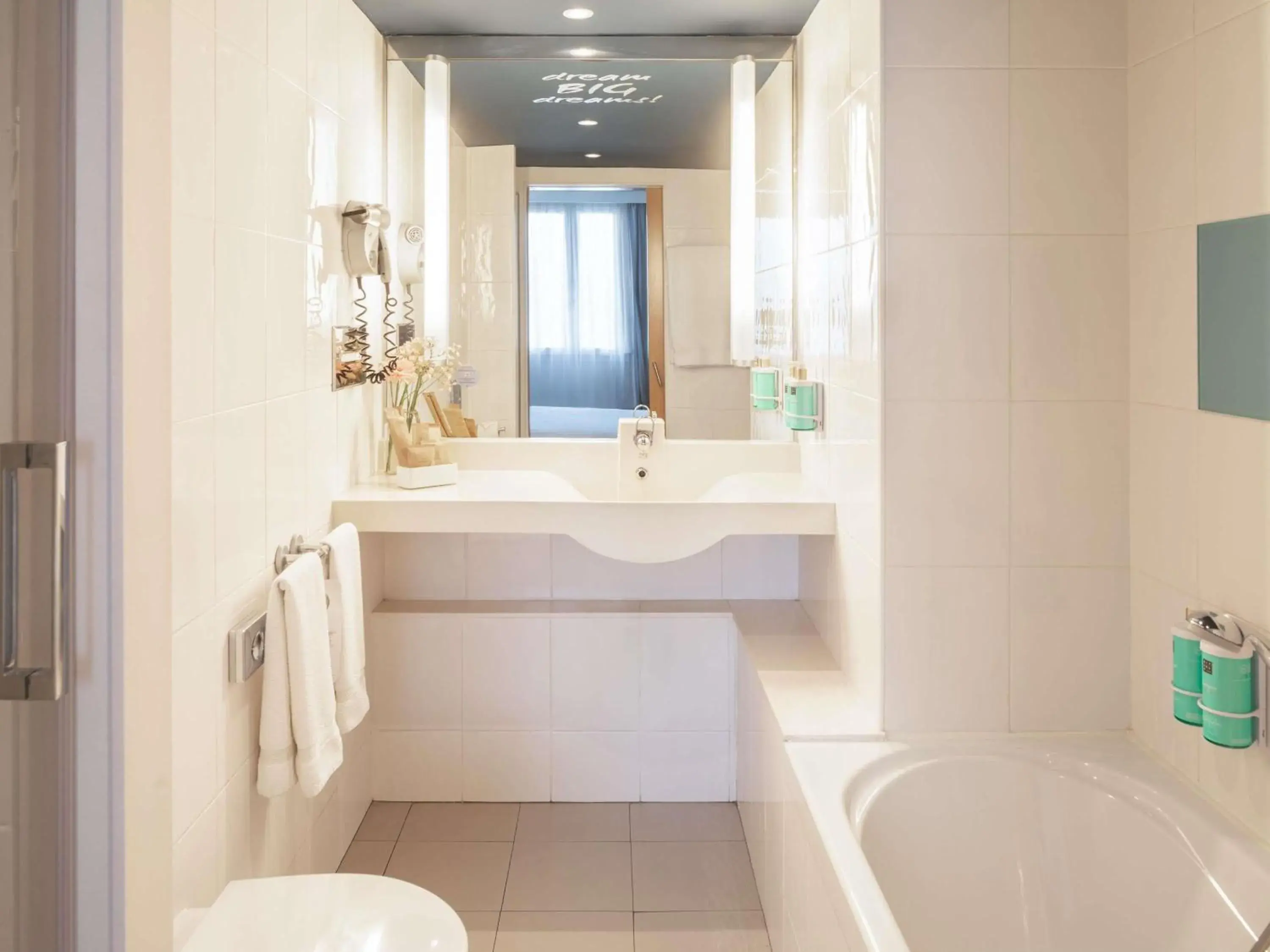 Executive Room with 1 Queen bed in Novotel Barcelona Cornellà Executive Room with 1 Queen bed in Novotel Barcelona Cornellà