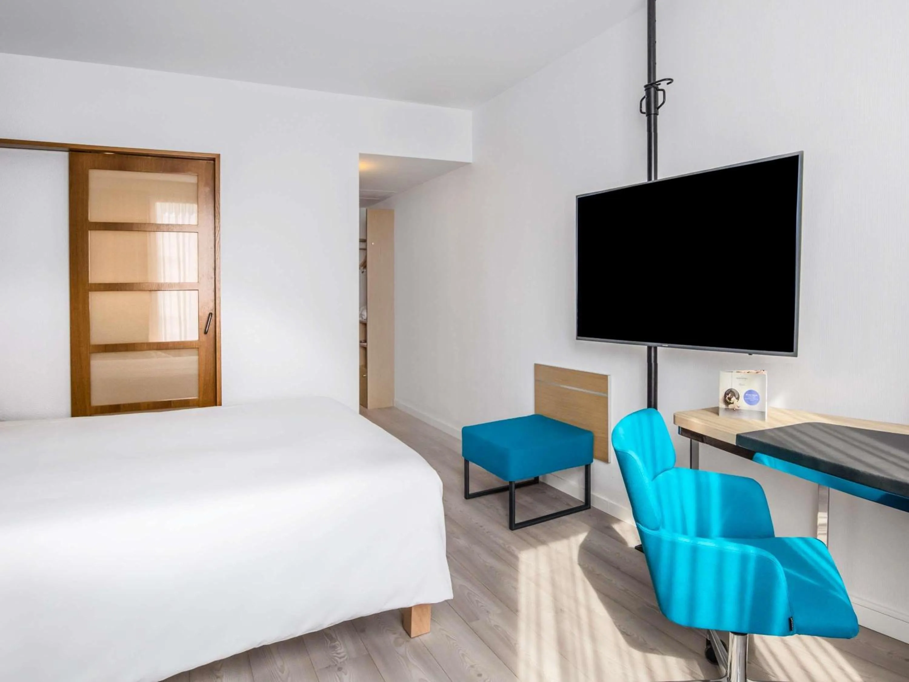 Bedroom, Bed in Novotel Barcelona Cornellà