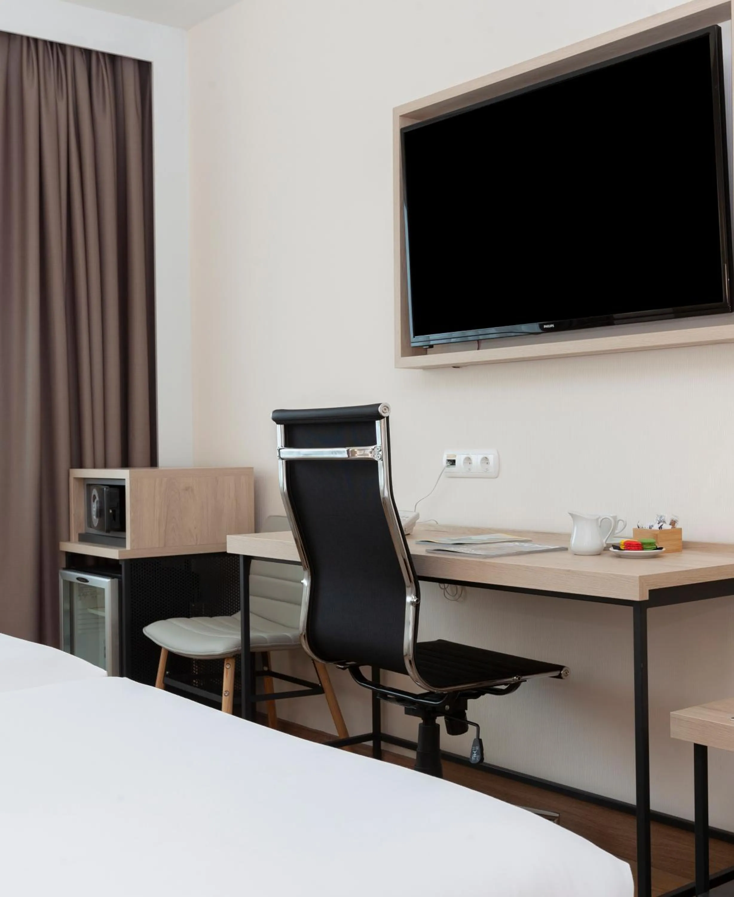 TV and multimedia in Hotel Puerta de Bilbao