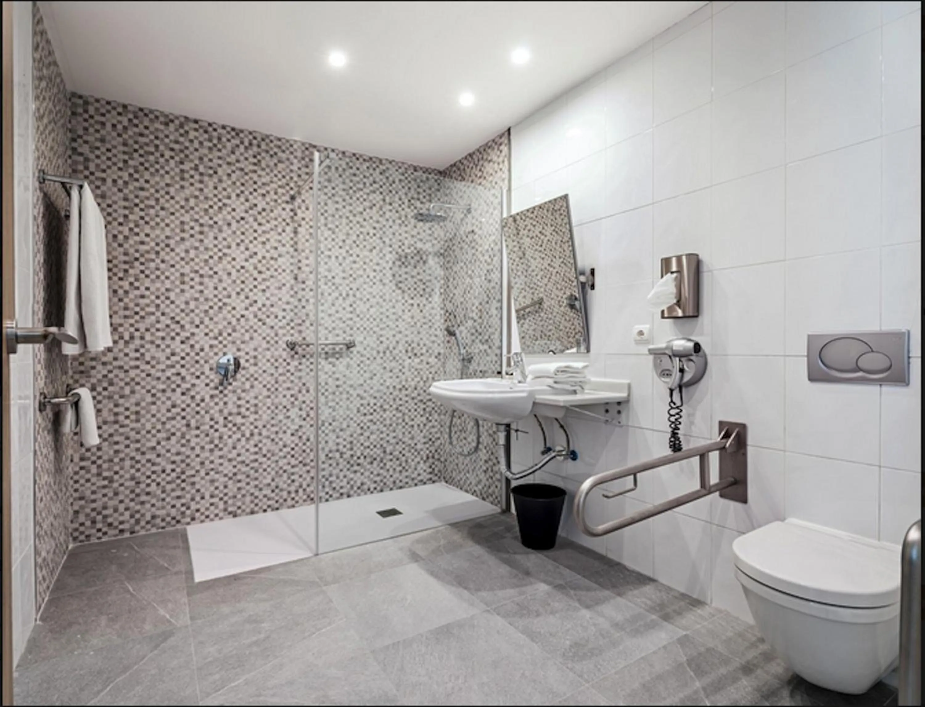 Bathroom in Hotel Puerta de Bilbao