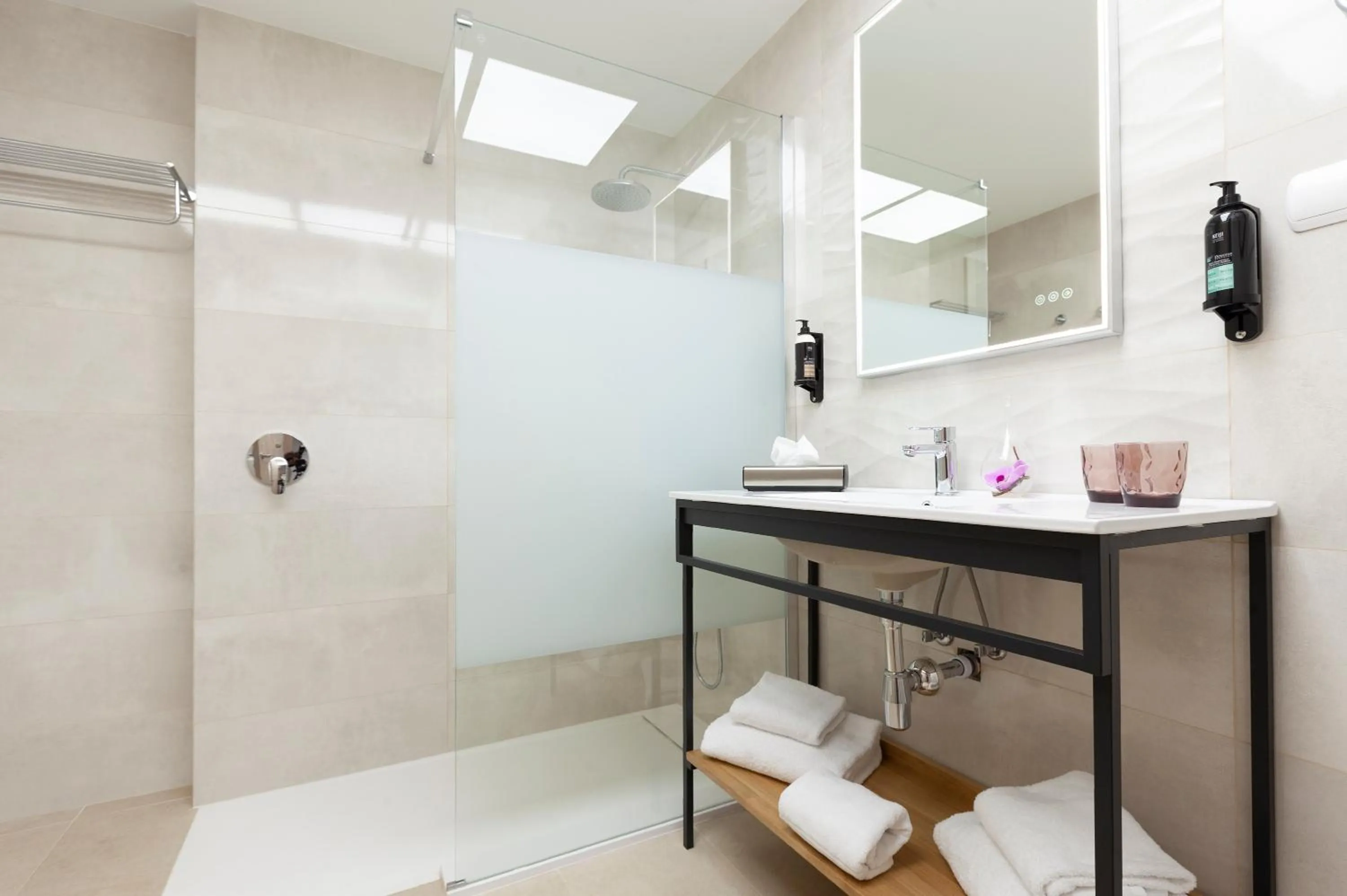 Bathroom in Hotel Puerta de Bilbao