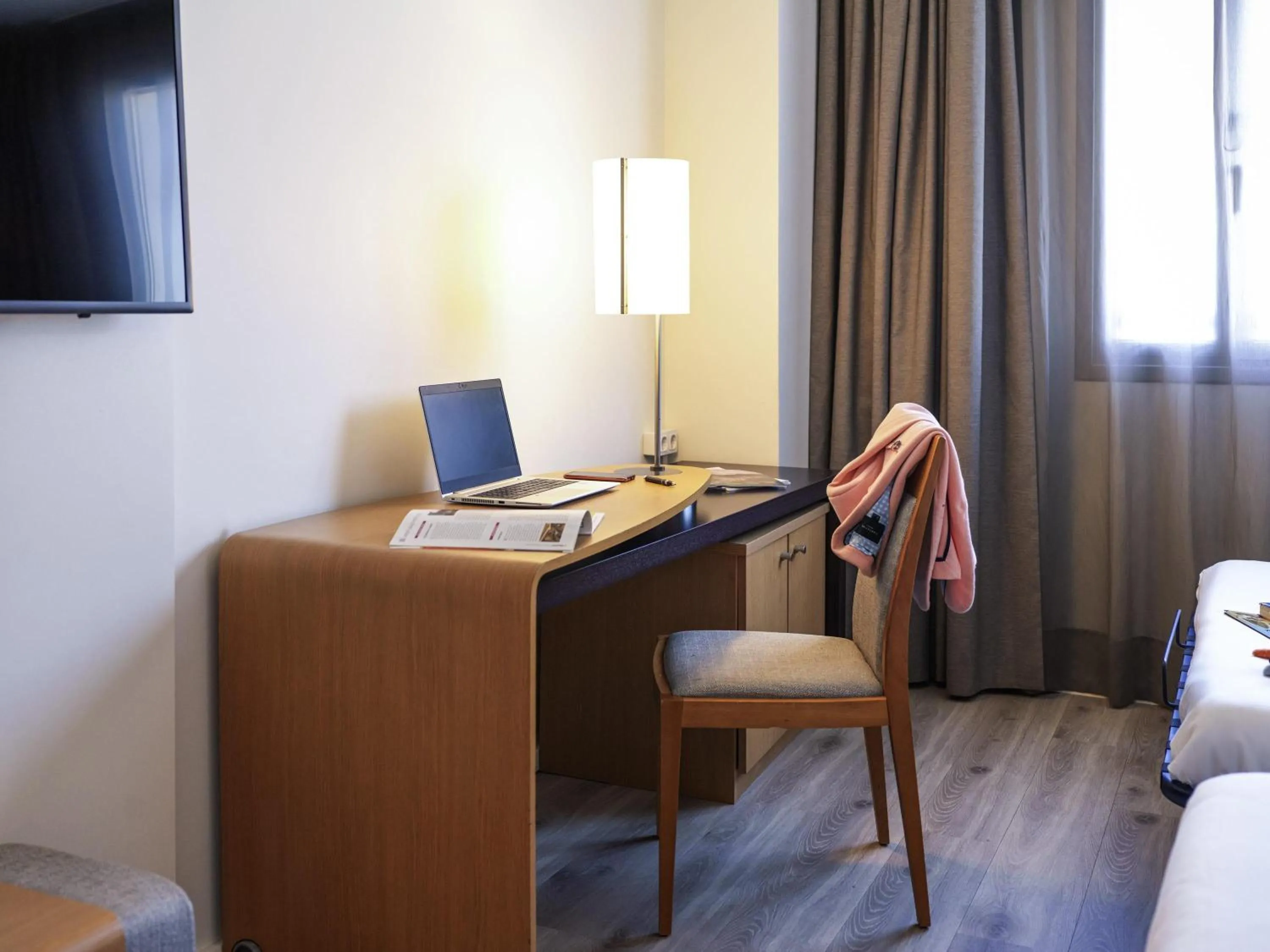 Bedroom in Novotel Sevilla