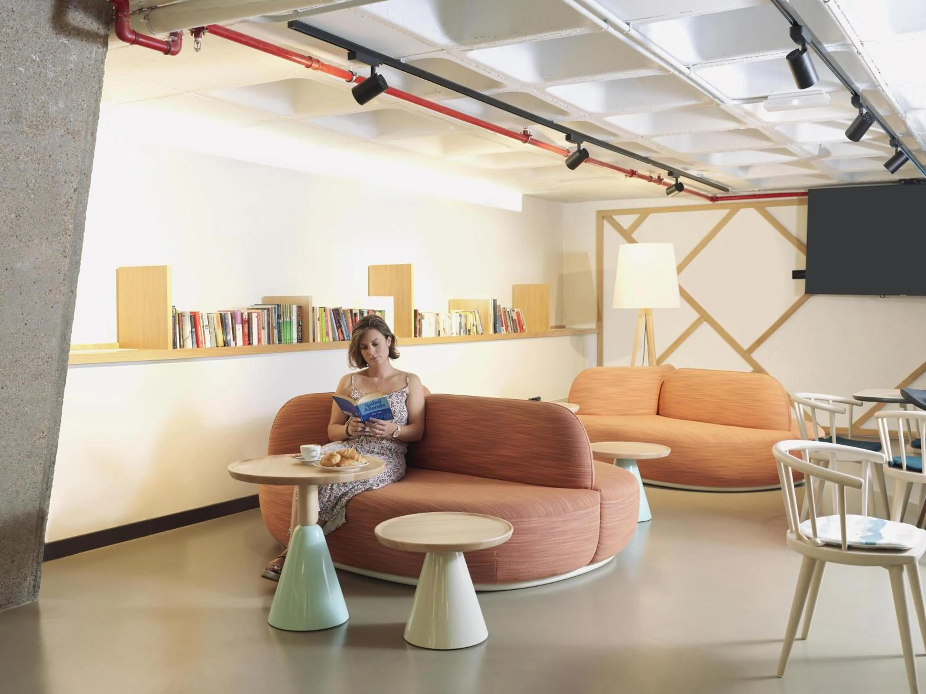 Lounge or bar in Novotel Sevilla