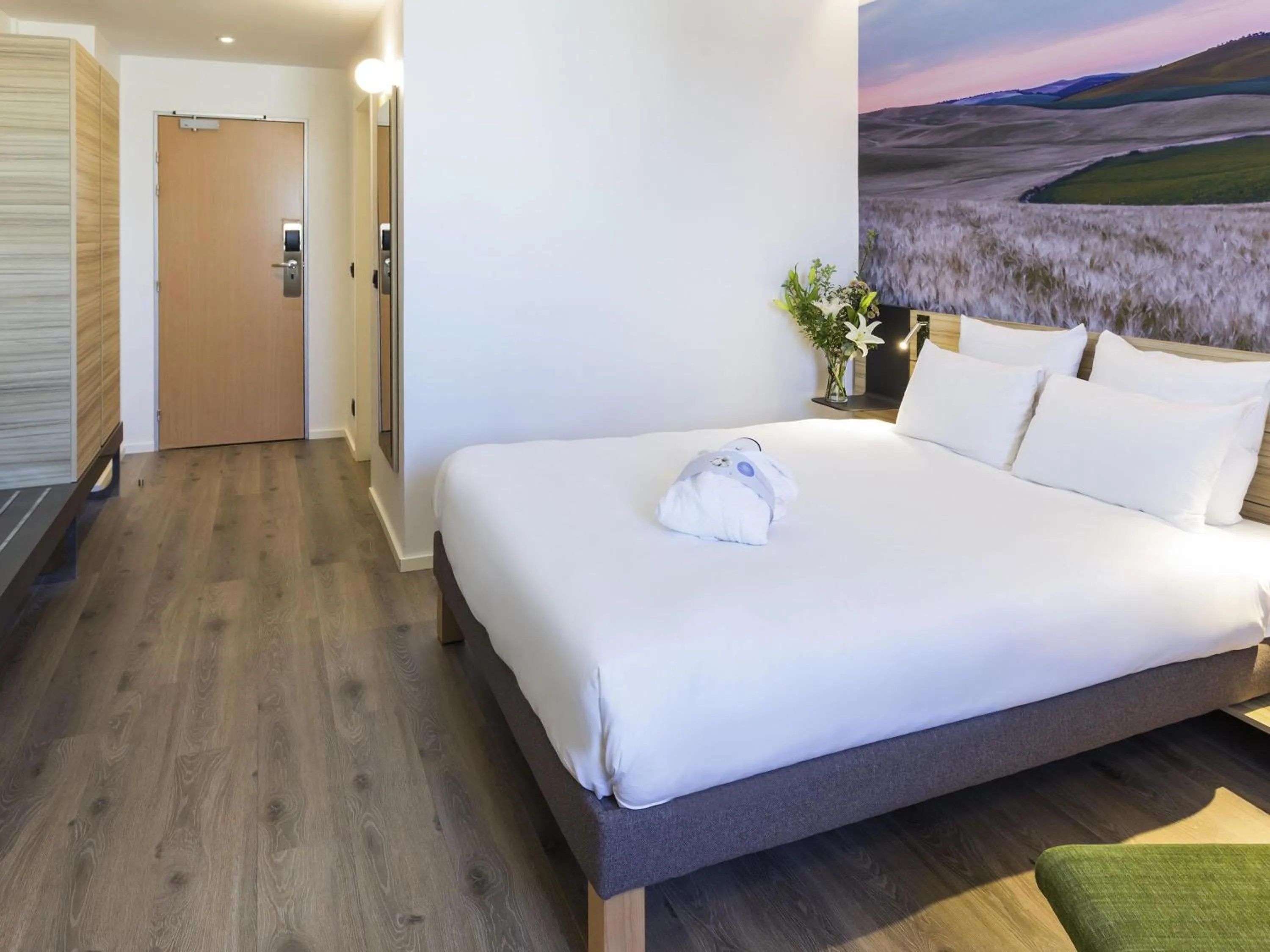 Bedroom, Bed in Novotel Sevilla