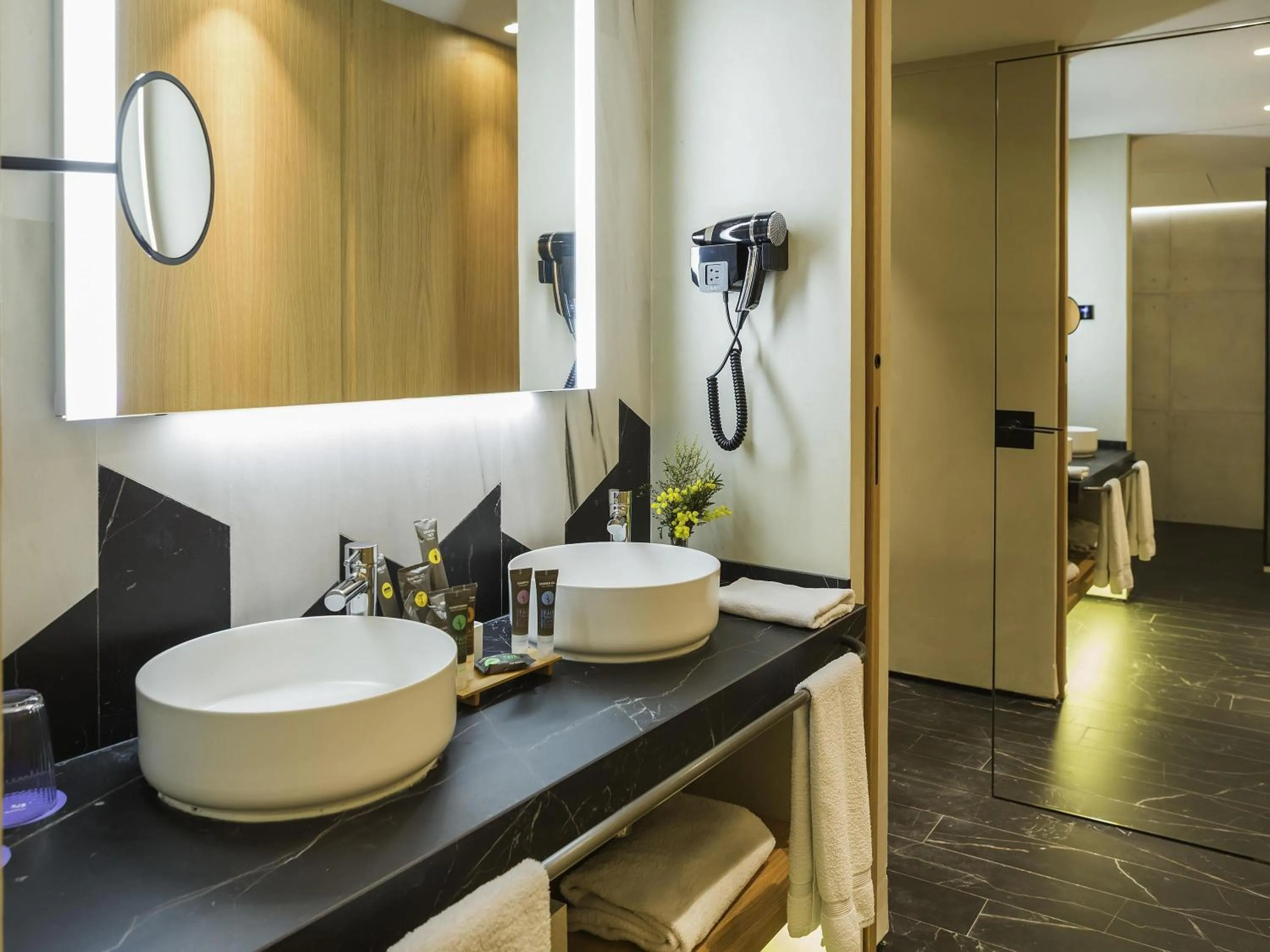 Photo of the whole room in Novotel Sevilla