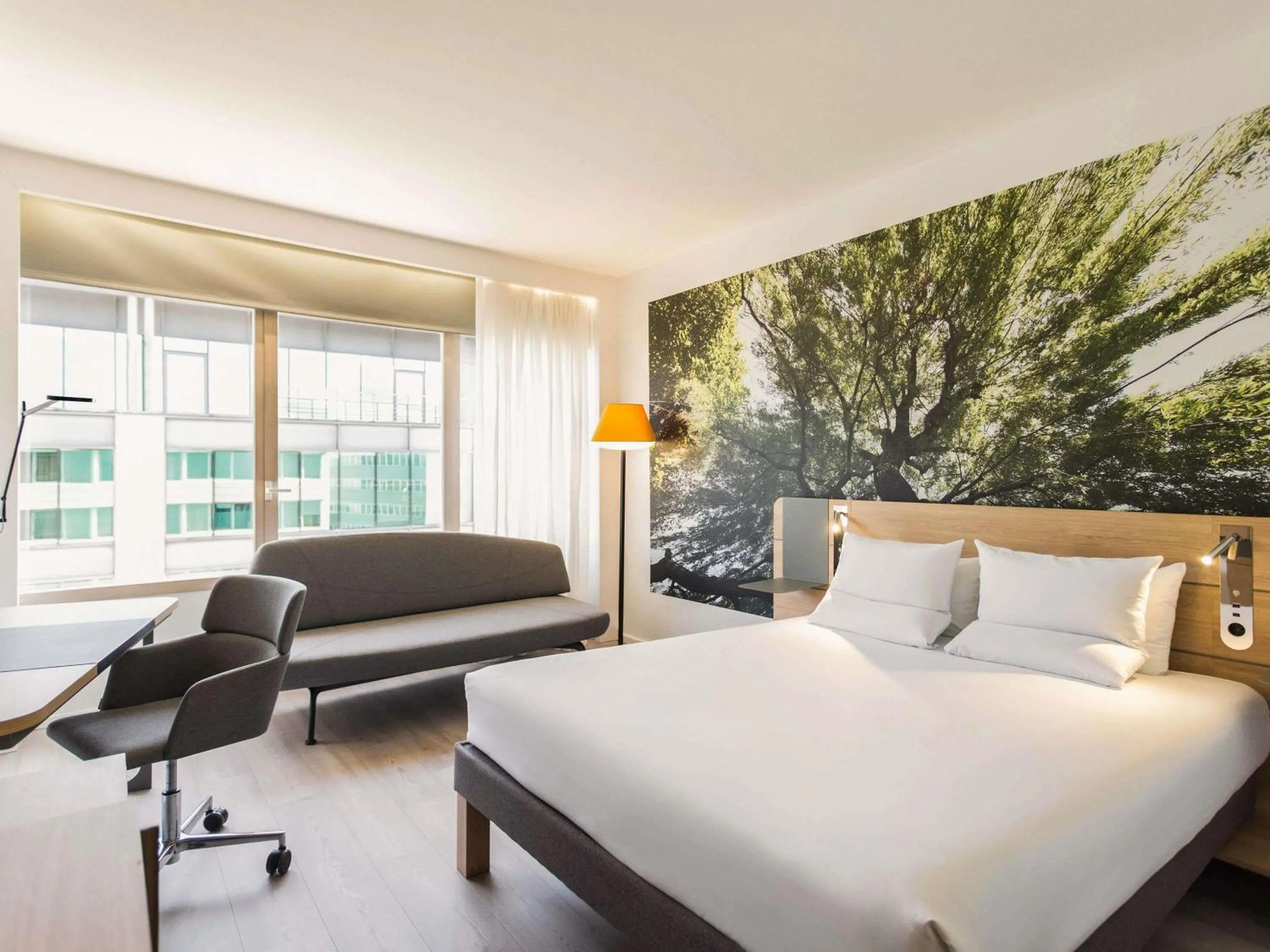 Bedroom, Bed in Novotel Campo De Las Naciones