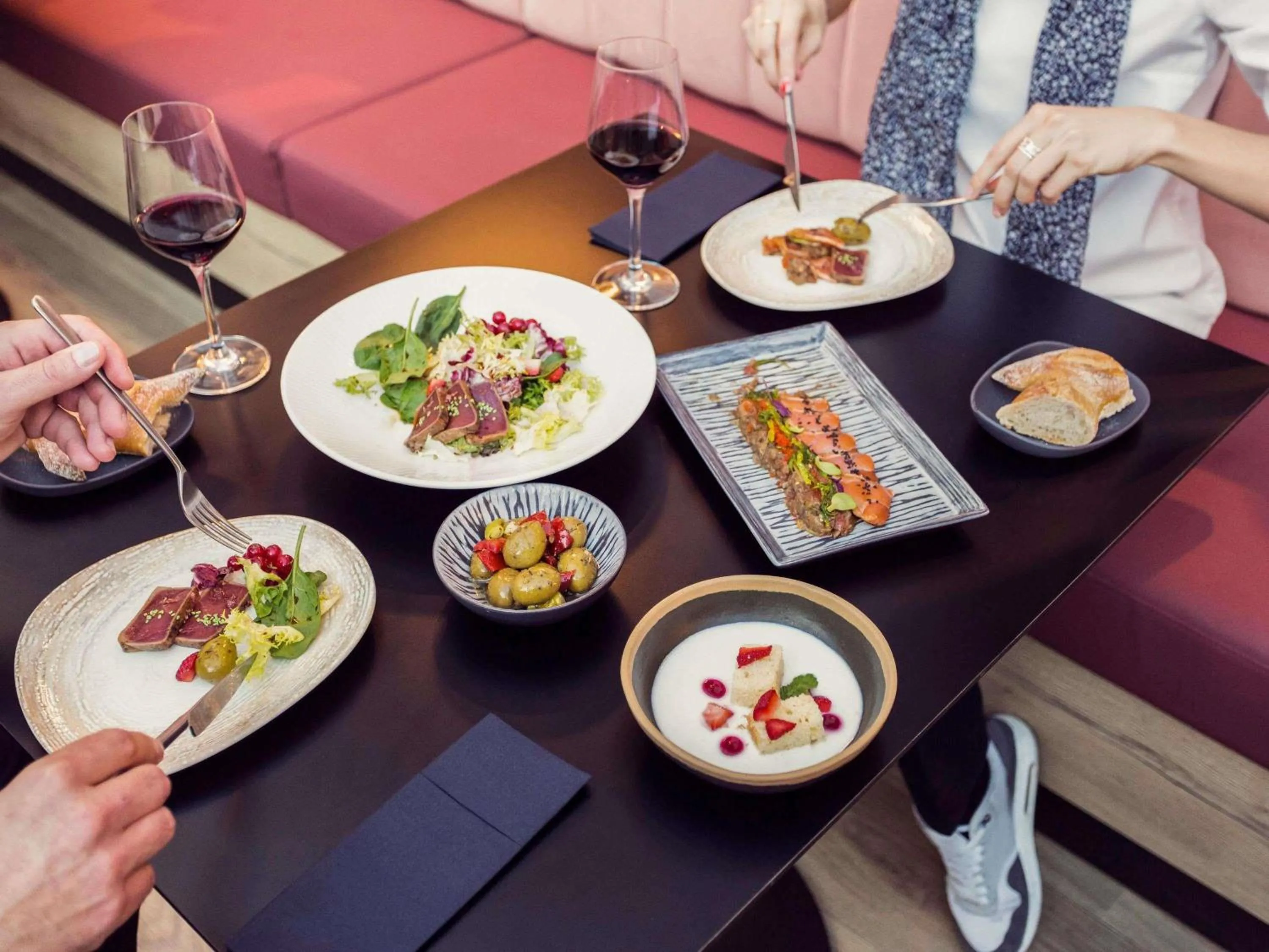 Restaurant/places to eat in Novotel Campo De Las Naciones