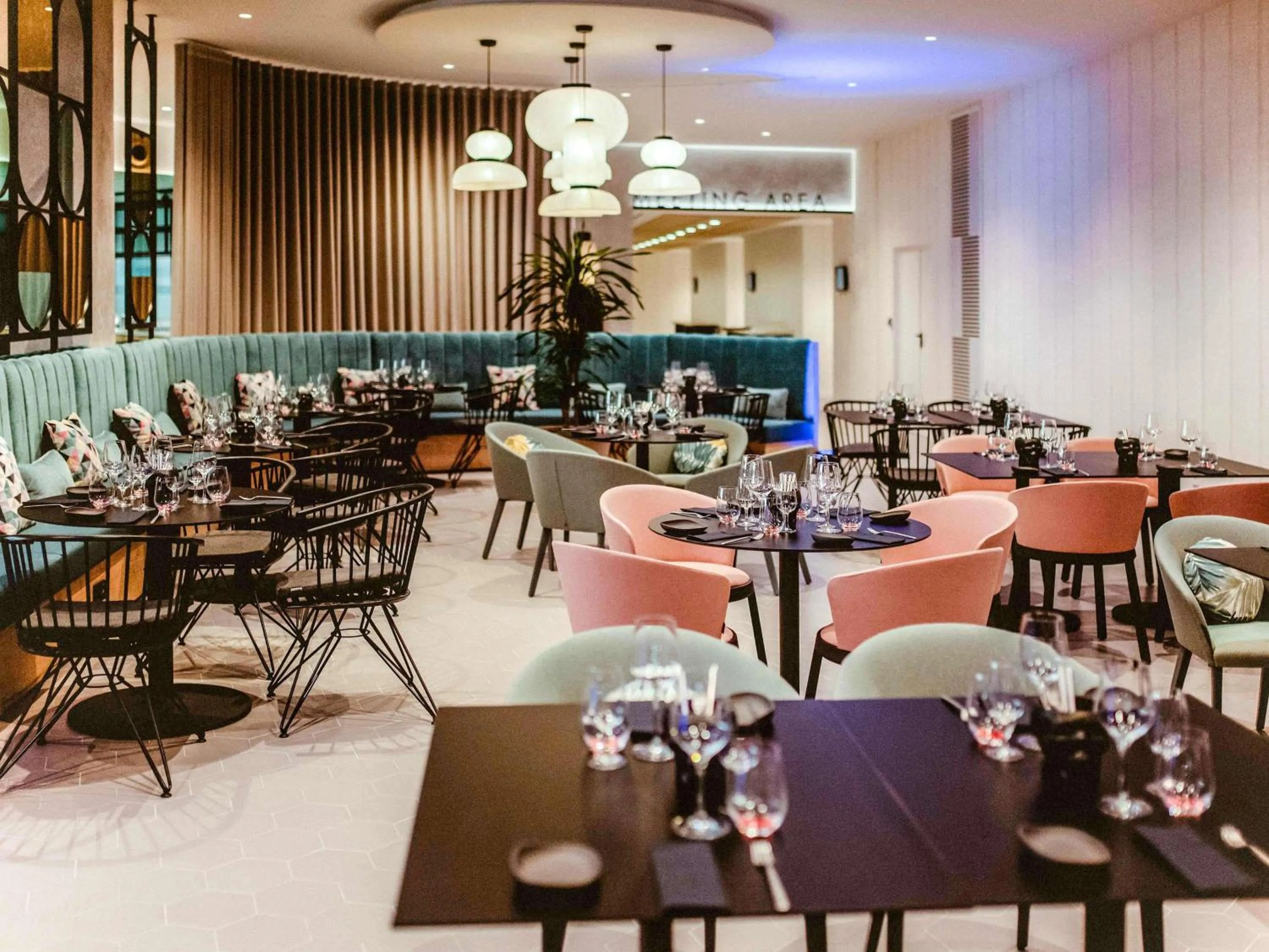 Lounge or bar in Novotel Campo De Las Naciones