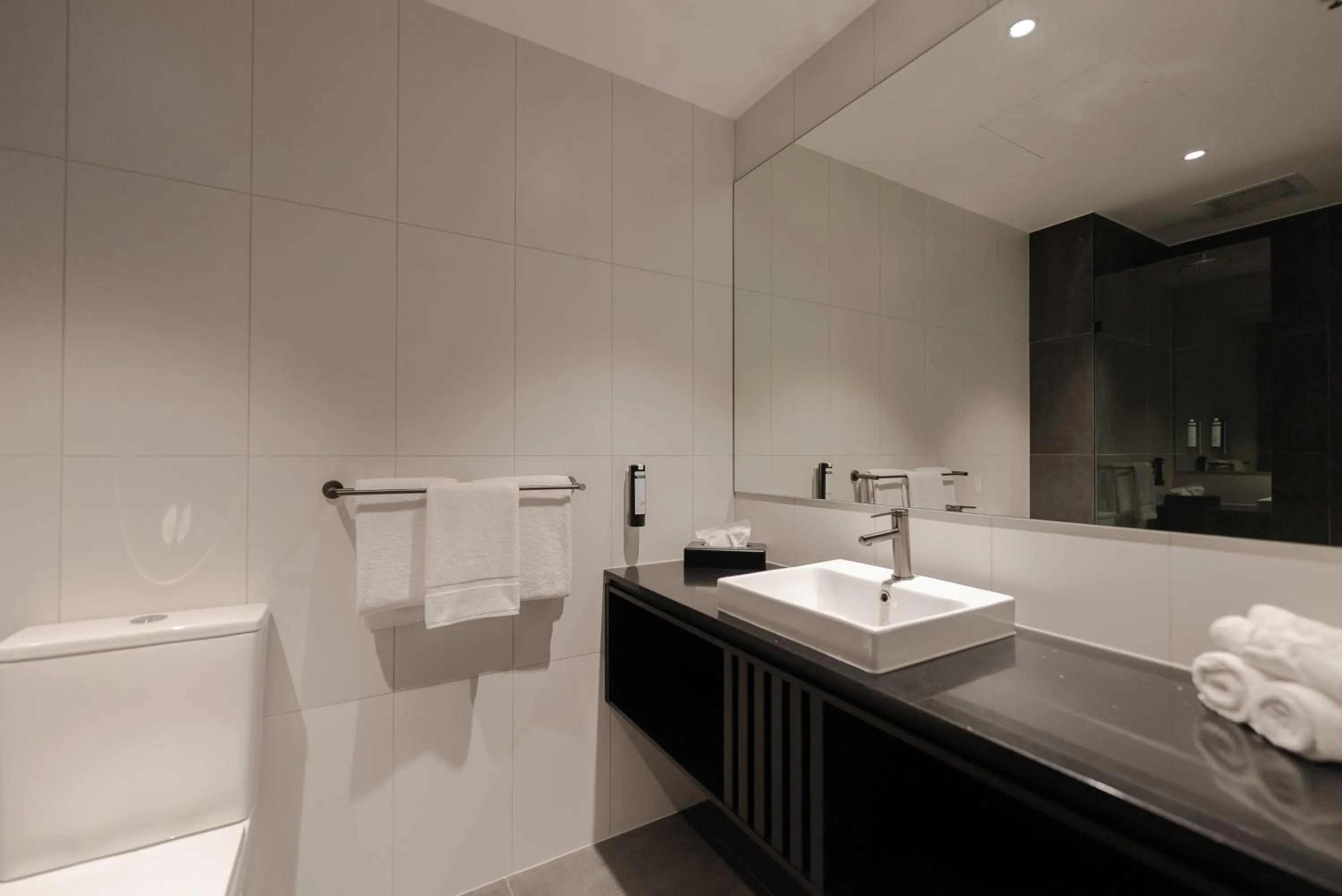 Bathroom in Mantra Tonsley Adelaide