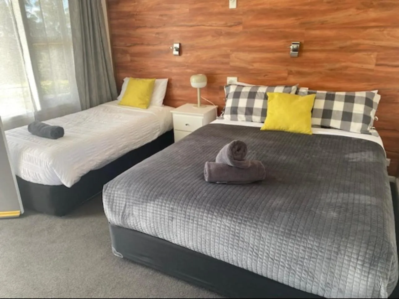 Bed in Norfolk Pines Motel