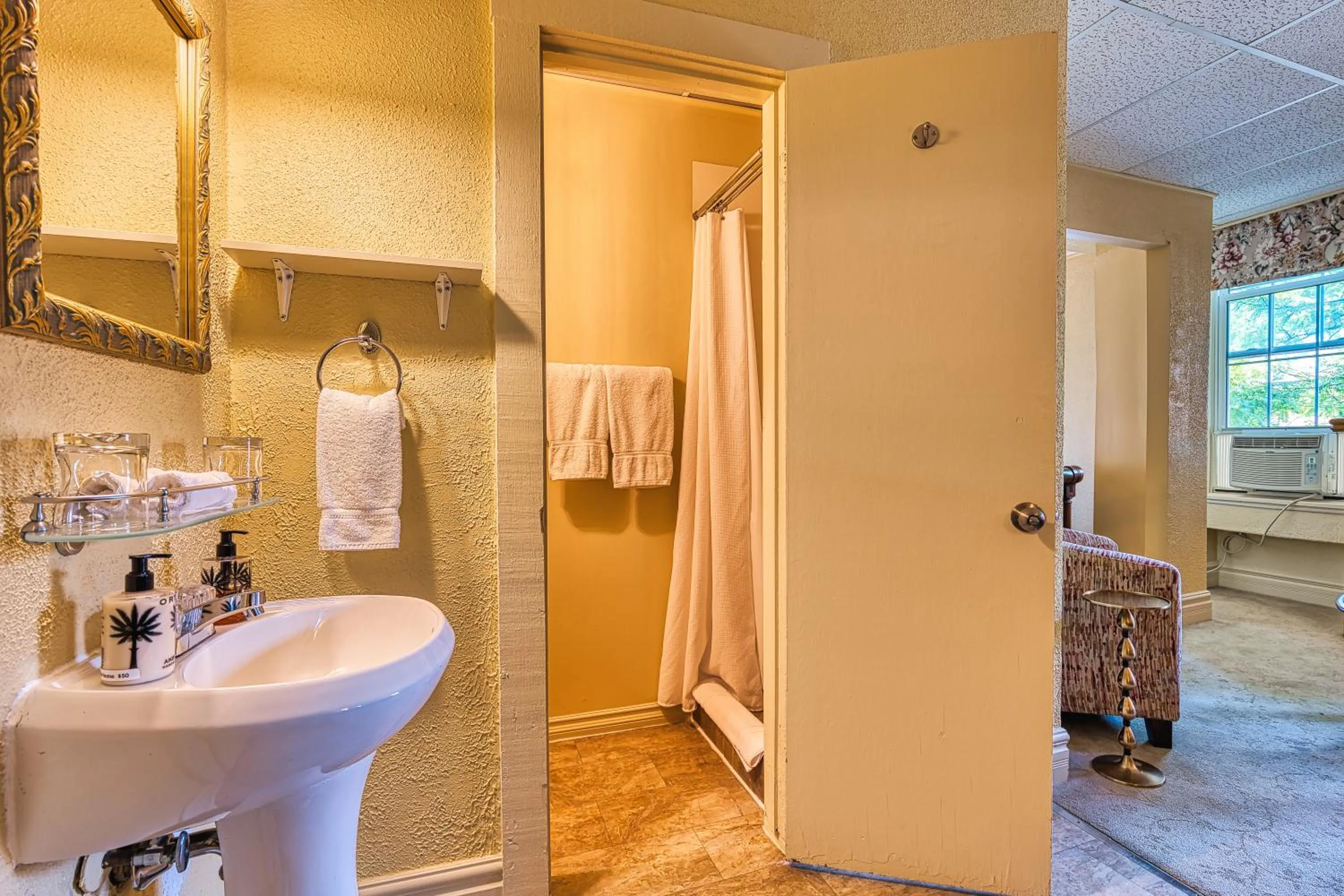 Shower in The Stratford Hotel by Hoco Hotels Collection