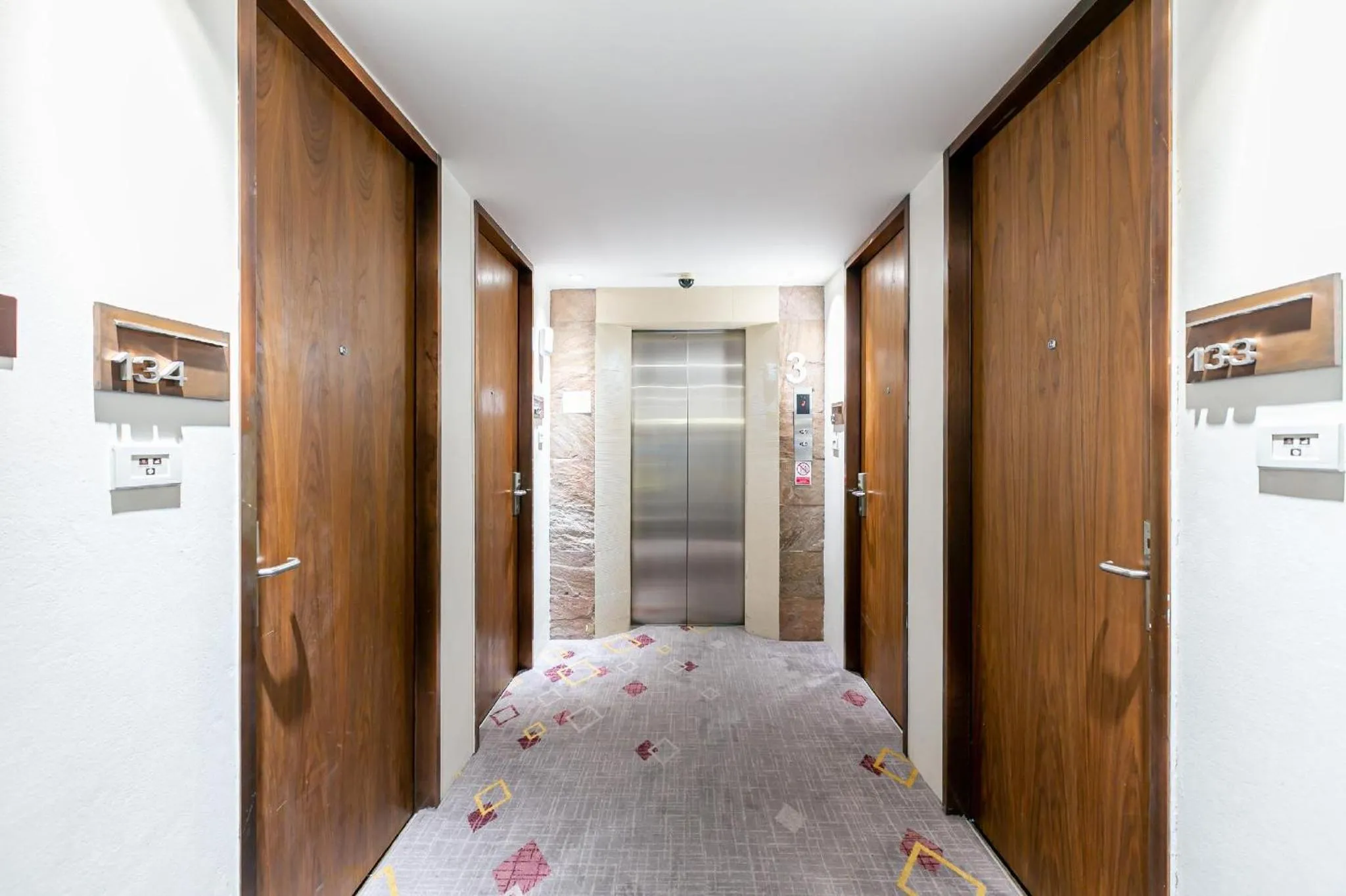 elevator in Uno Express