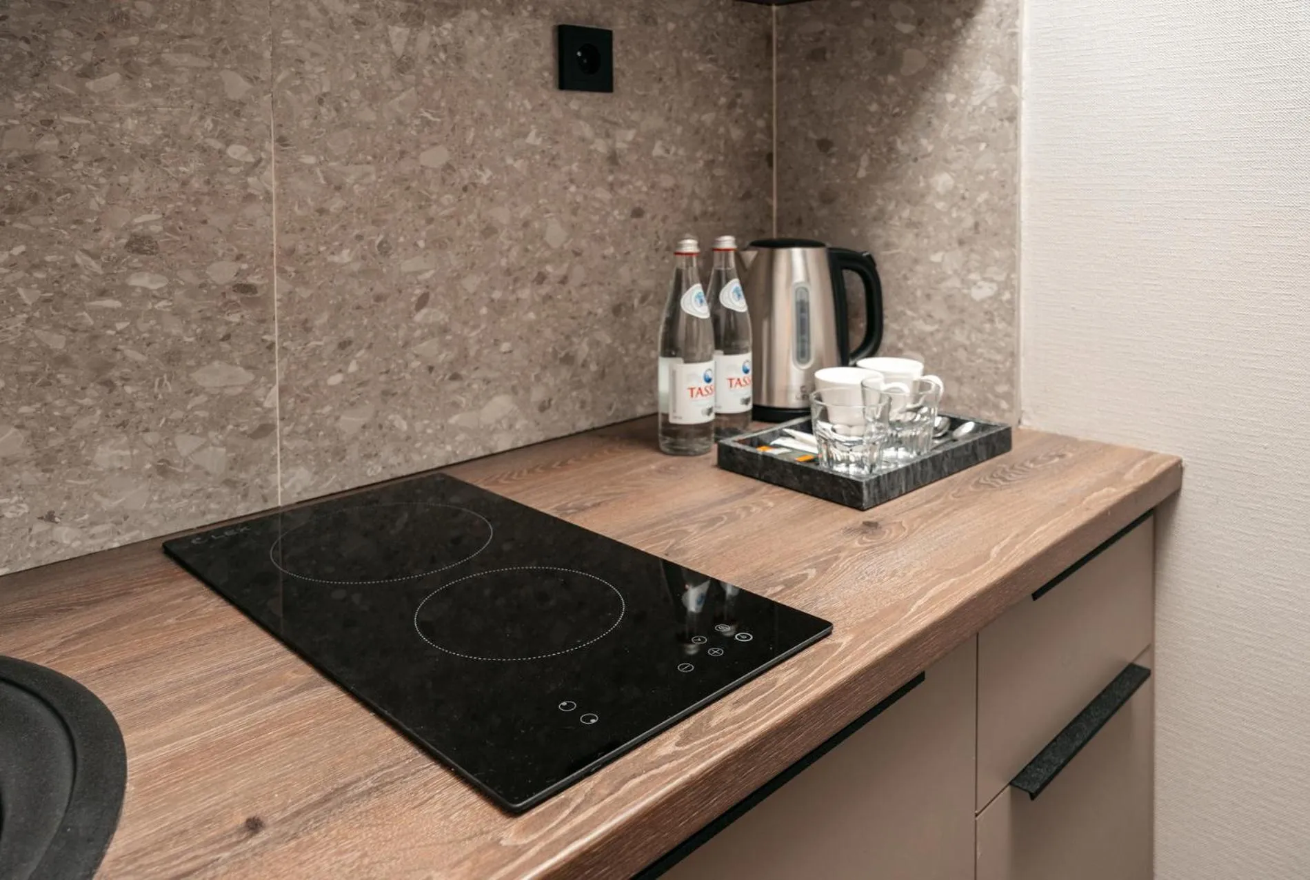 Kitchen or kitchenette in Raavah Aparthotel