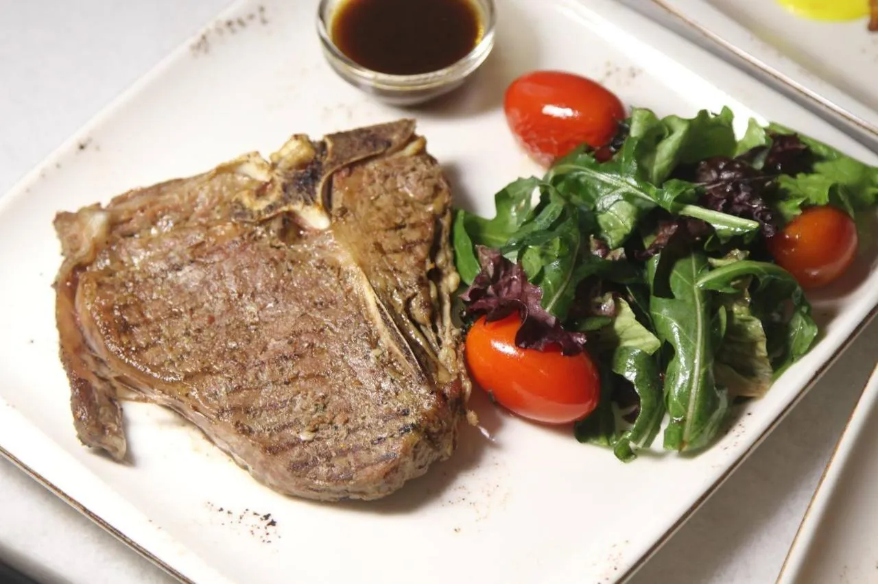 Restaurant/places to eat in Raavah Aparthotel