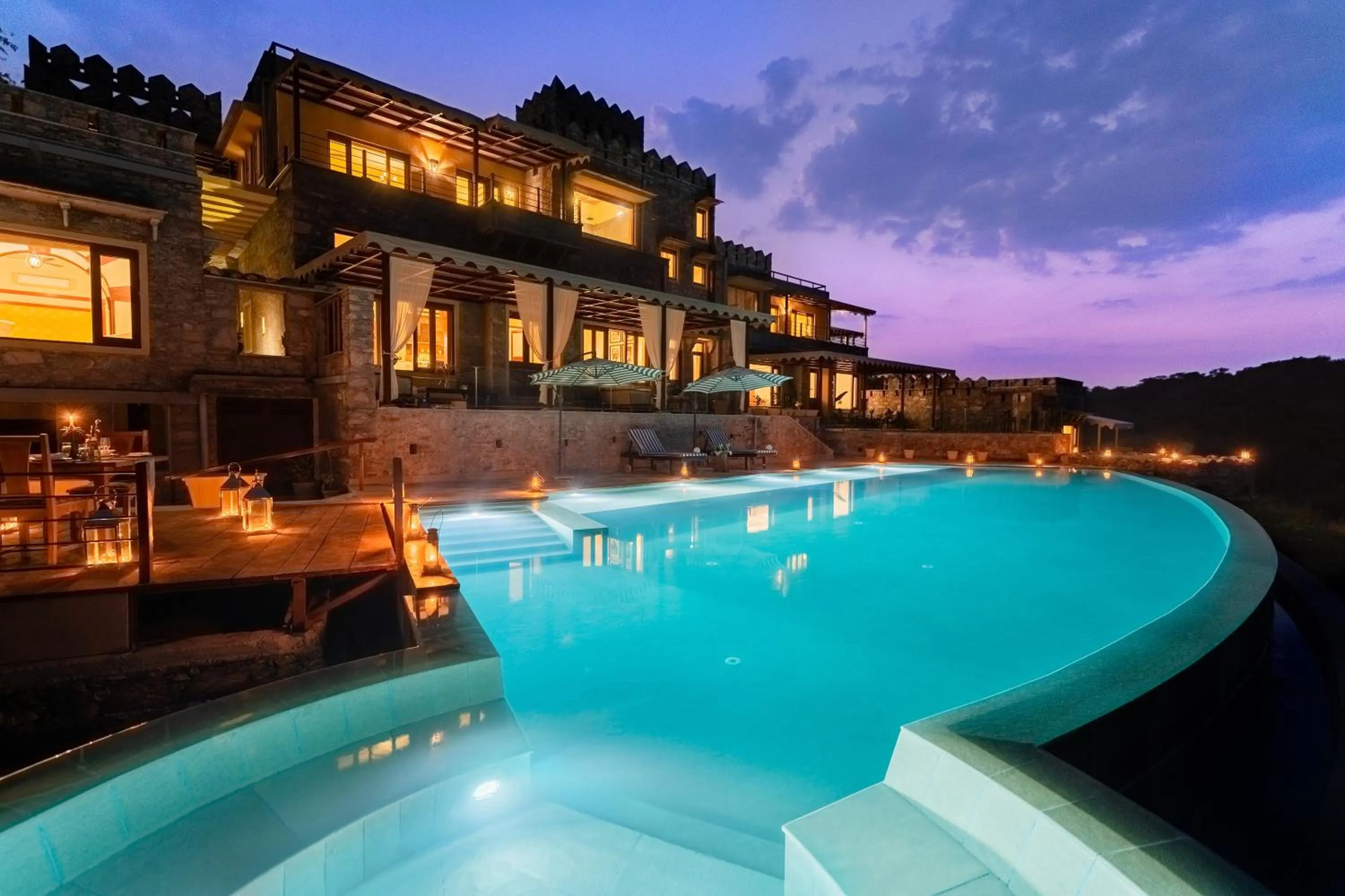 Swimming pool in Chunda Shikar Oudi