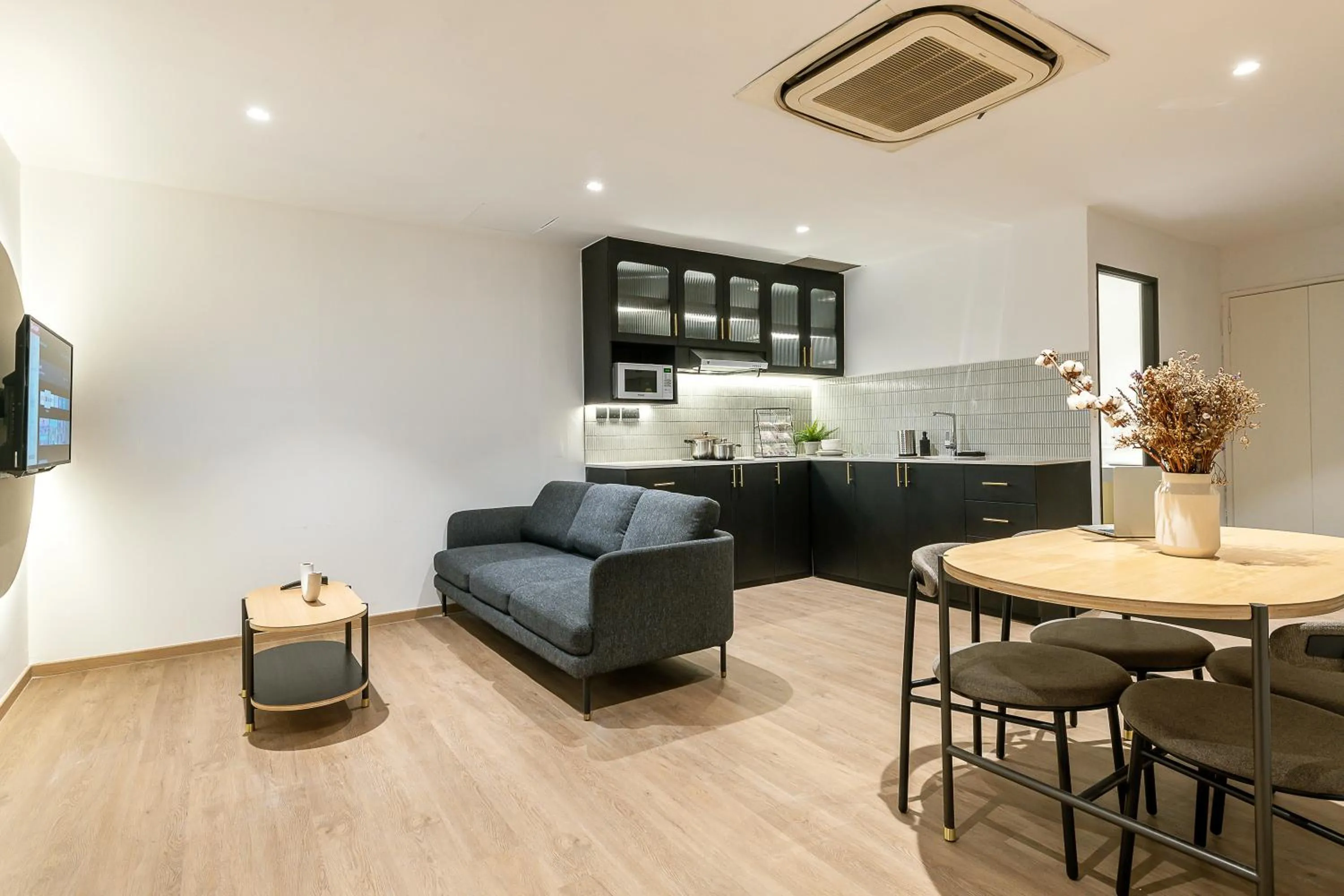 Communal lounge/ TV room in Owen House by Habyt