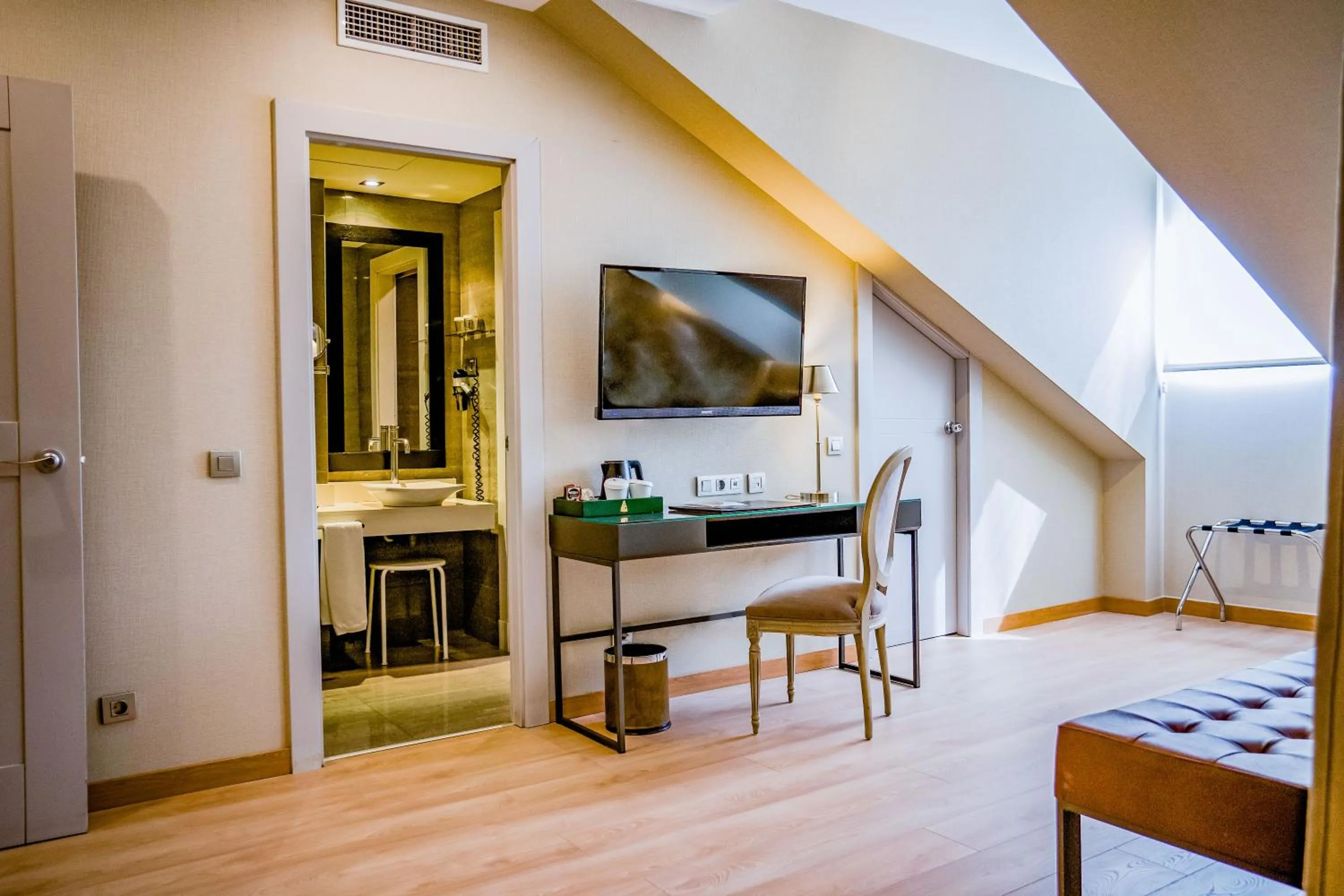 TV and multimedia in Hotel Meninas - Boutique Opera